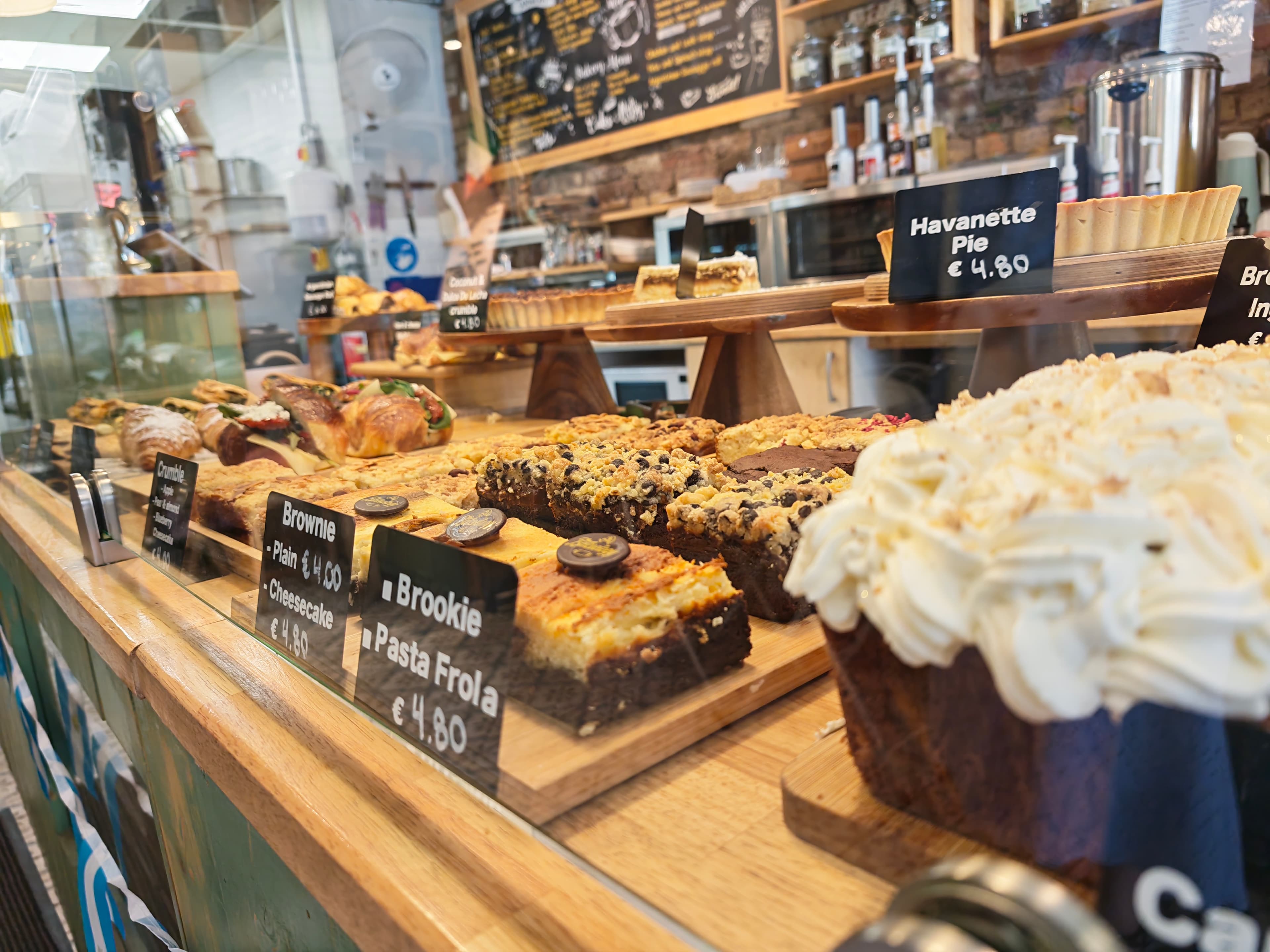 CAKES AND PASTRIES