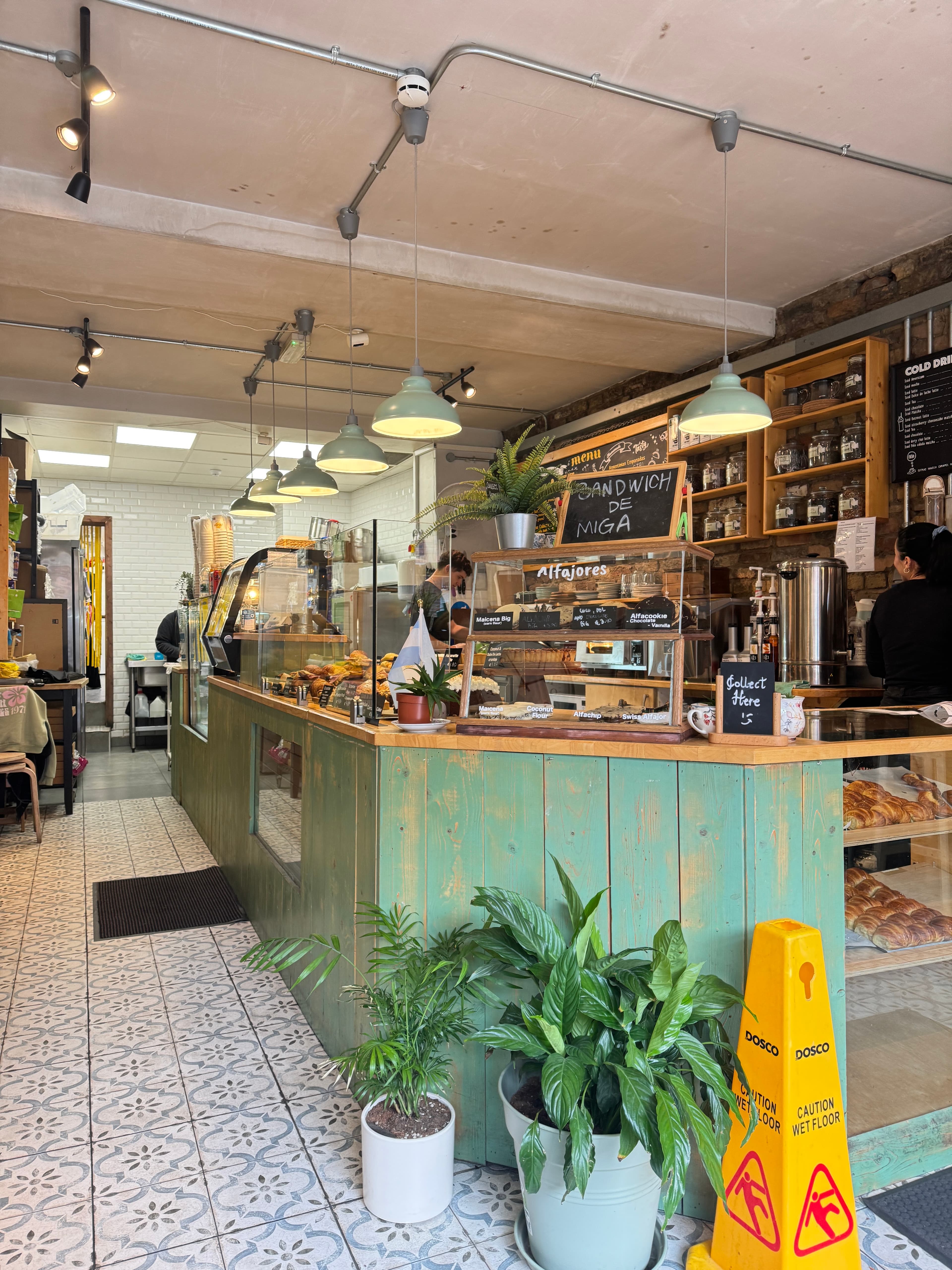 BAKERY SERVICE COUNTER