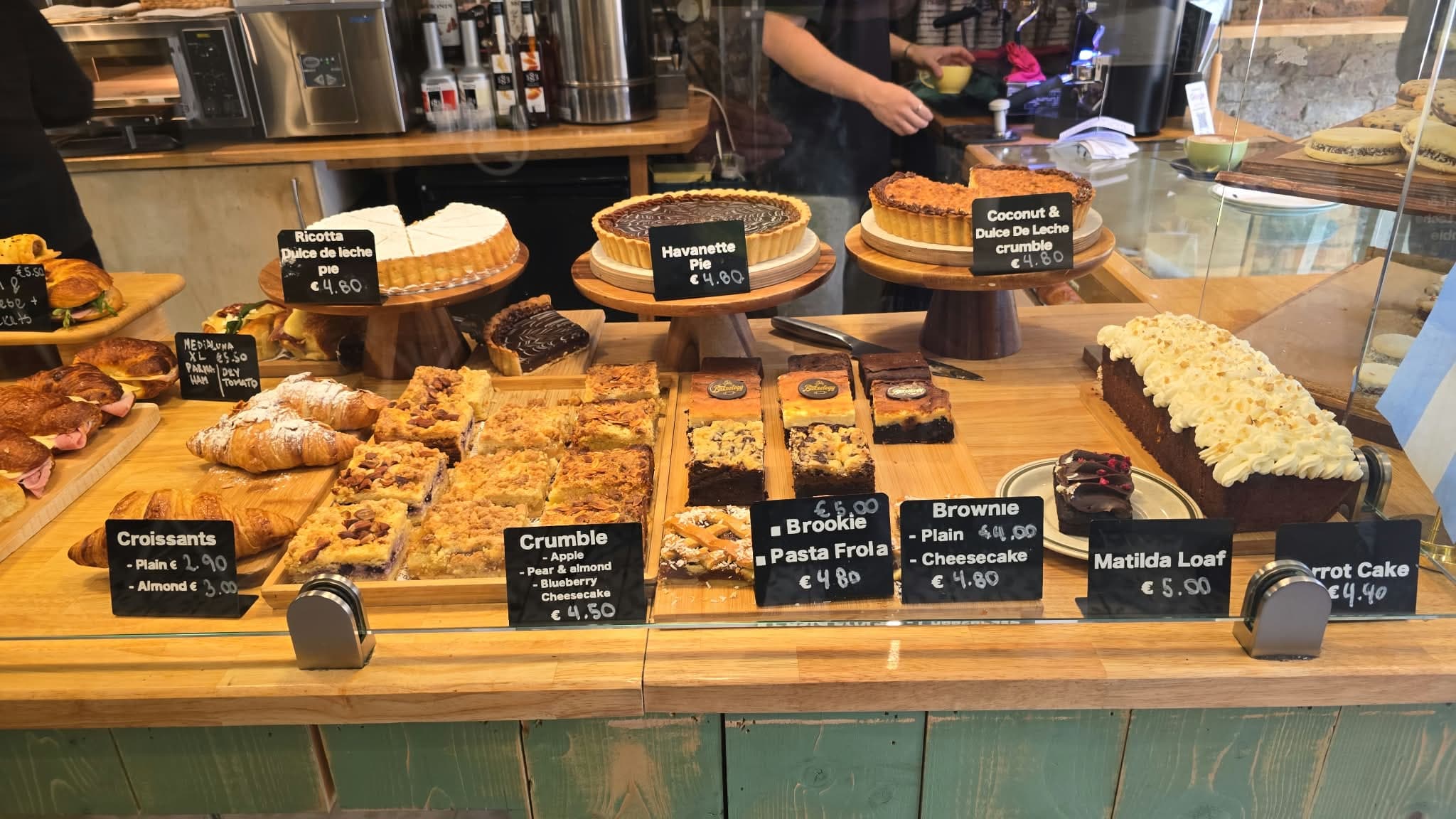 PASTRY DISPLAY