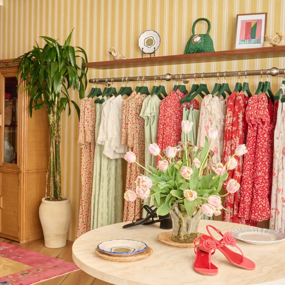 APPAREL RACK