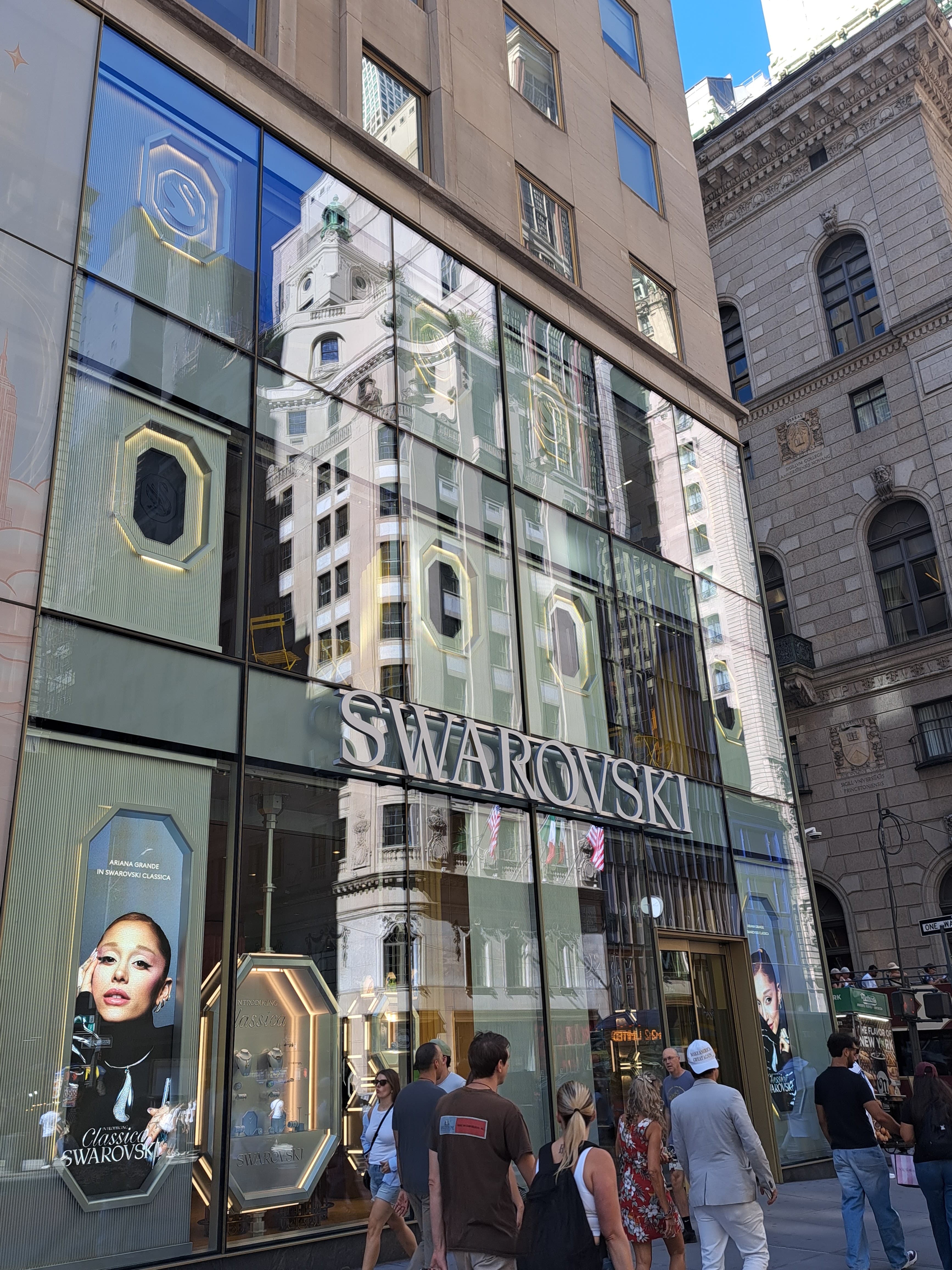 ROCKEFELLER STOREFRONT