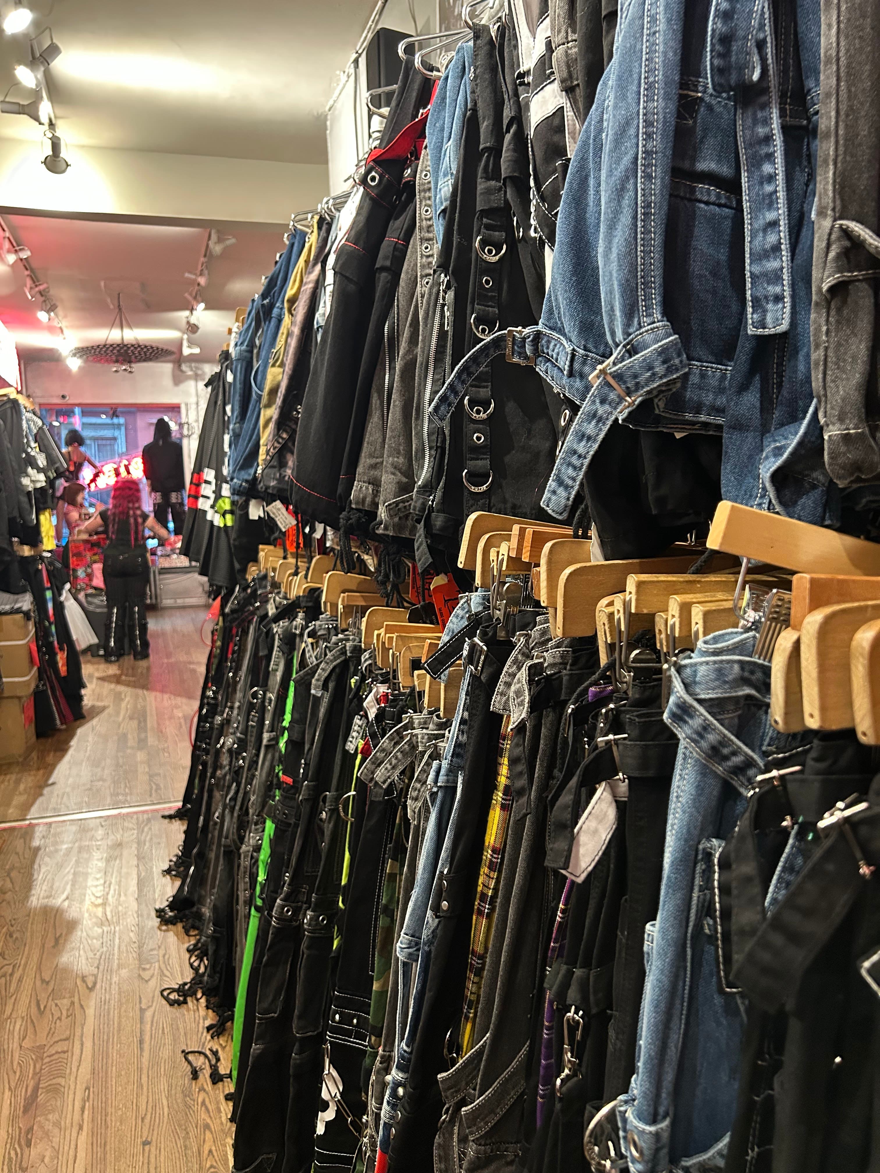 DENIM SALES FLOOR
