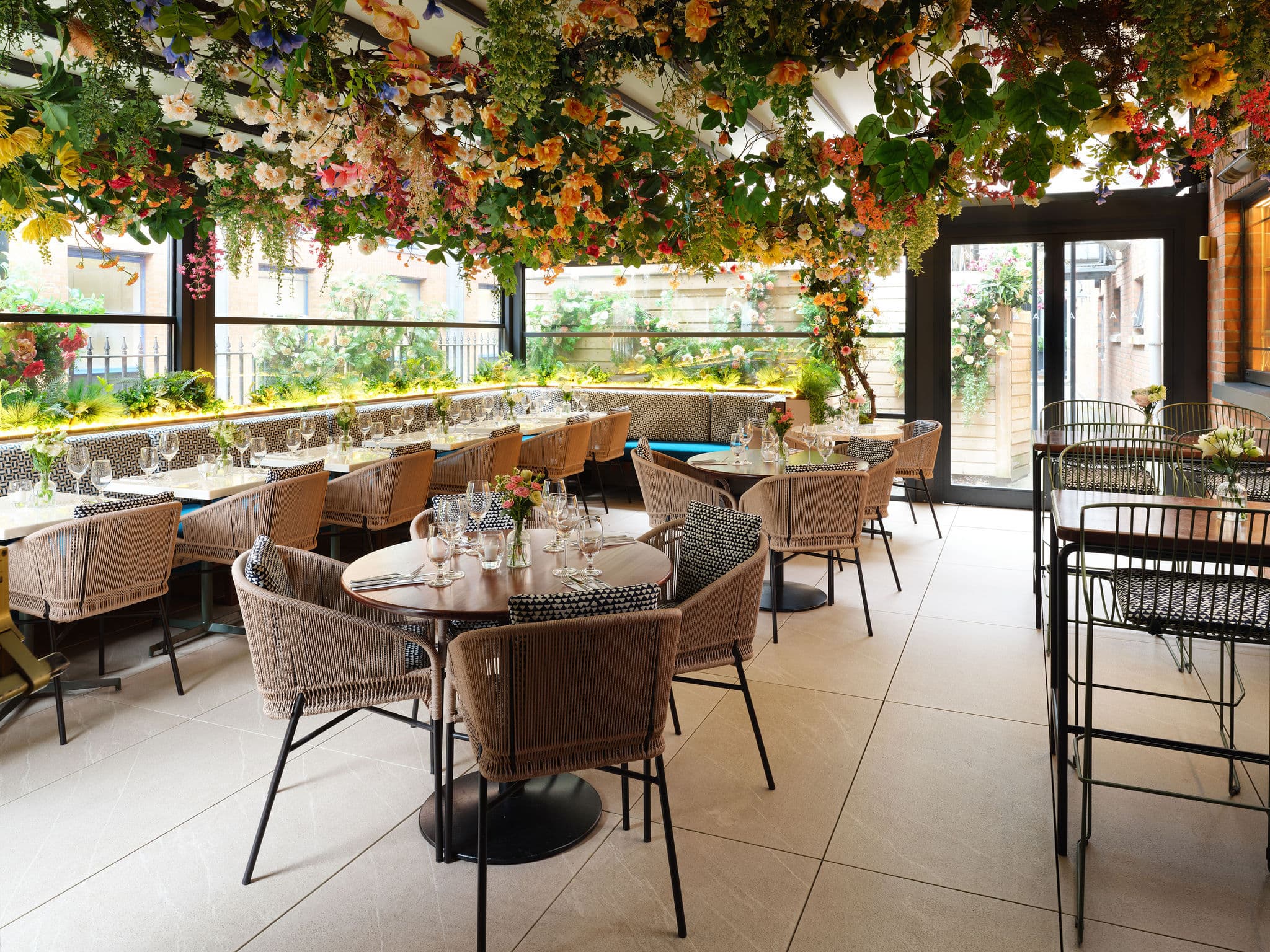 THE DINING TERRACE