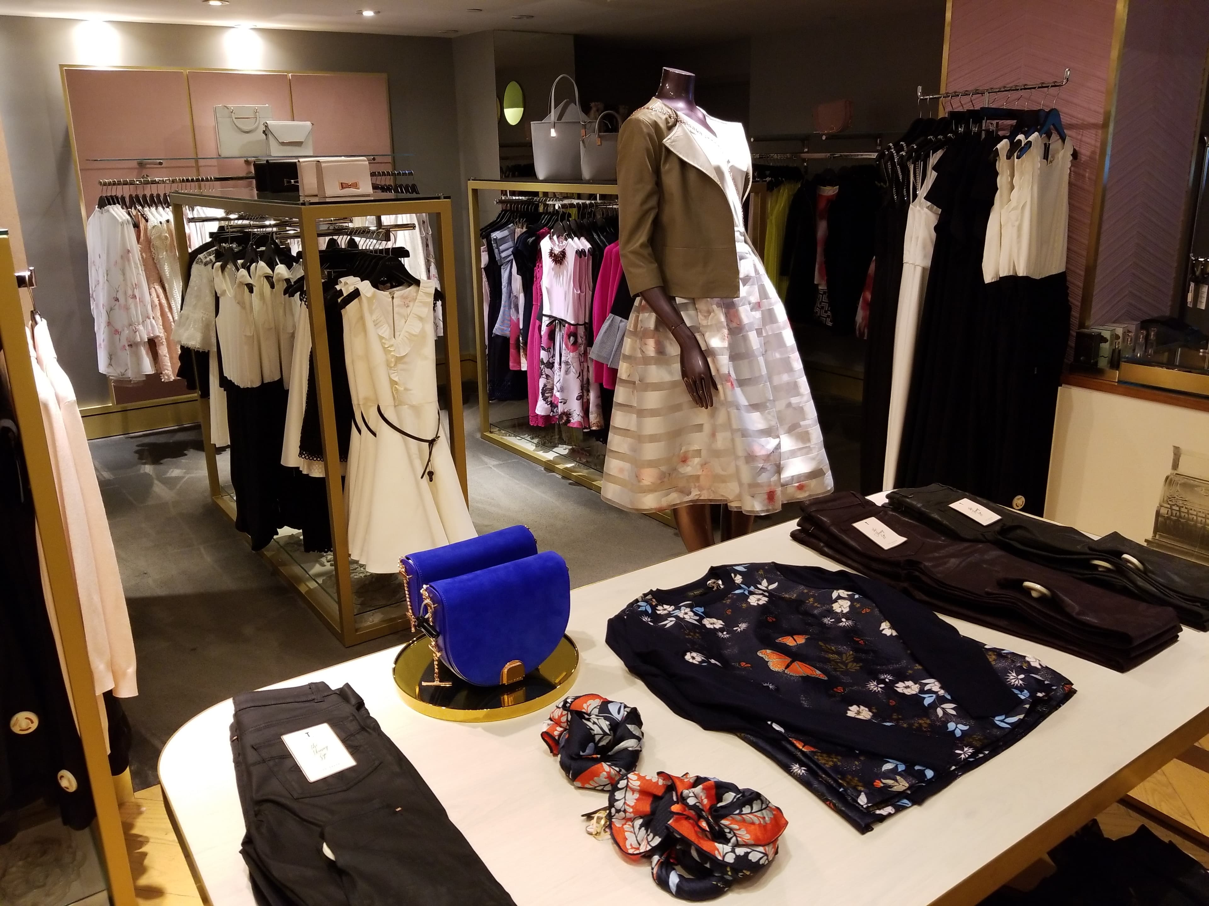 APPAREL DISPLAY
