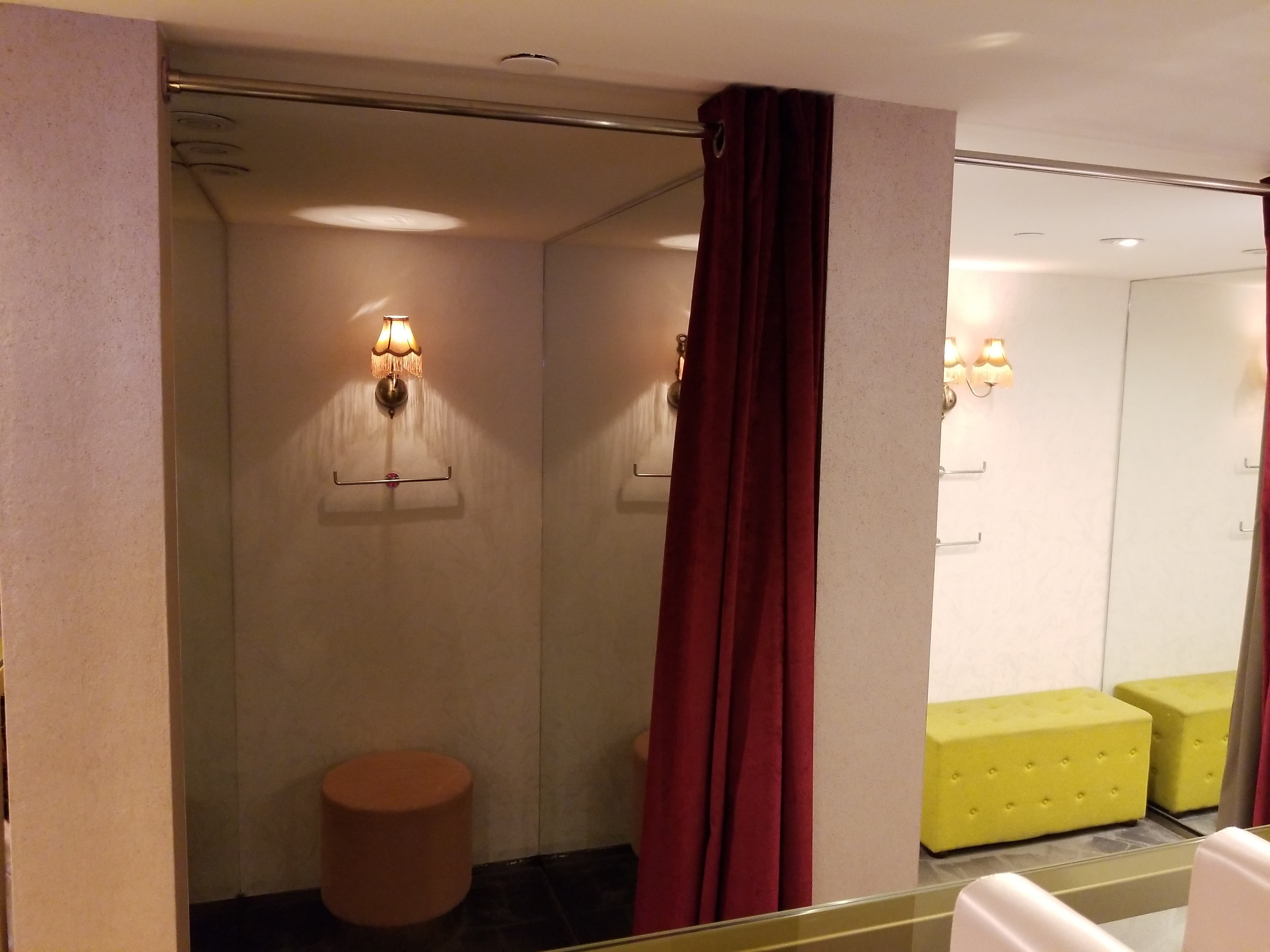 FITTING ROOM