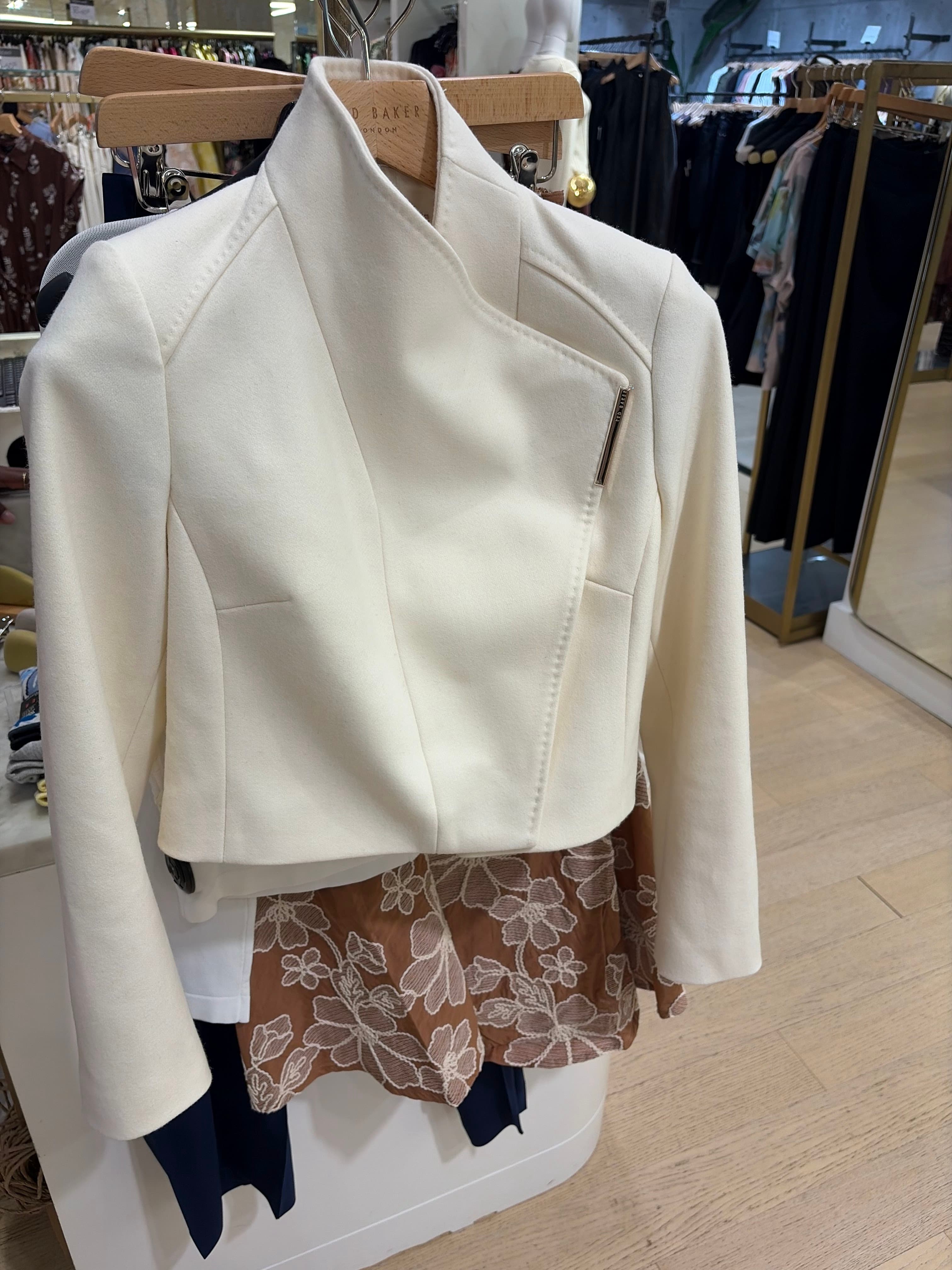 GARMENT DISPLAY