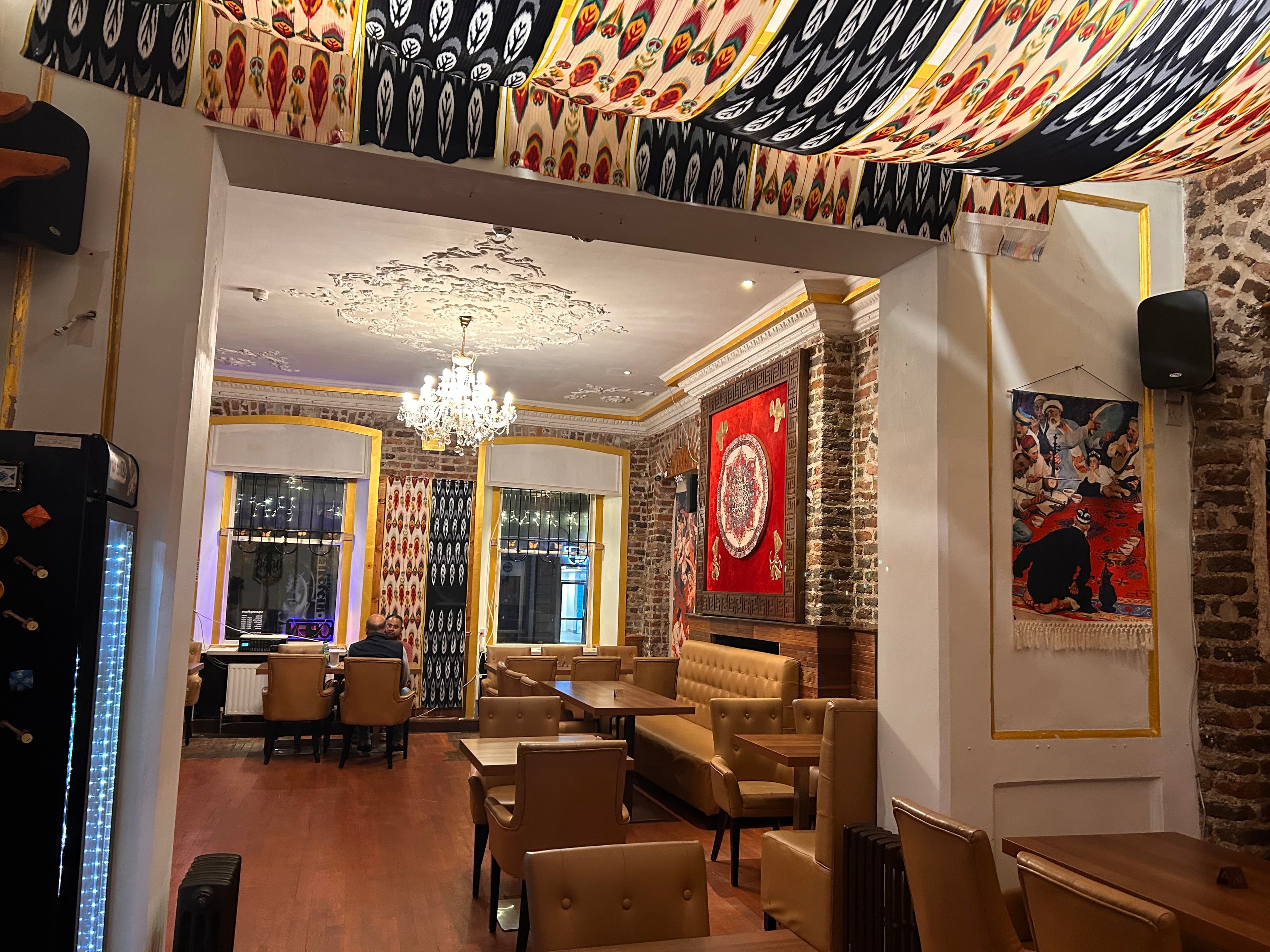 RESTAURANT INTERIOR