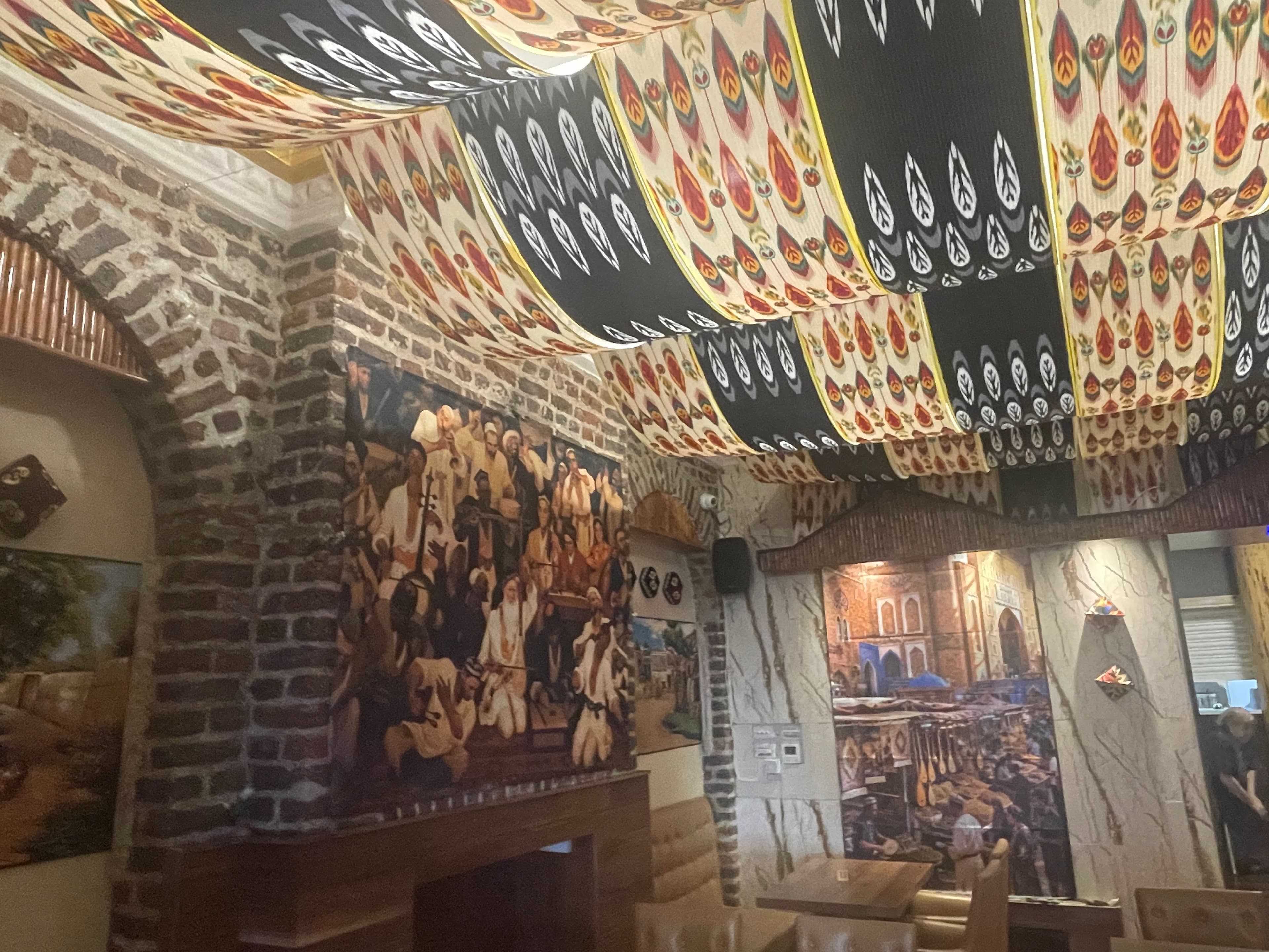 RESTAURANT DECOR
