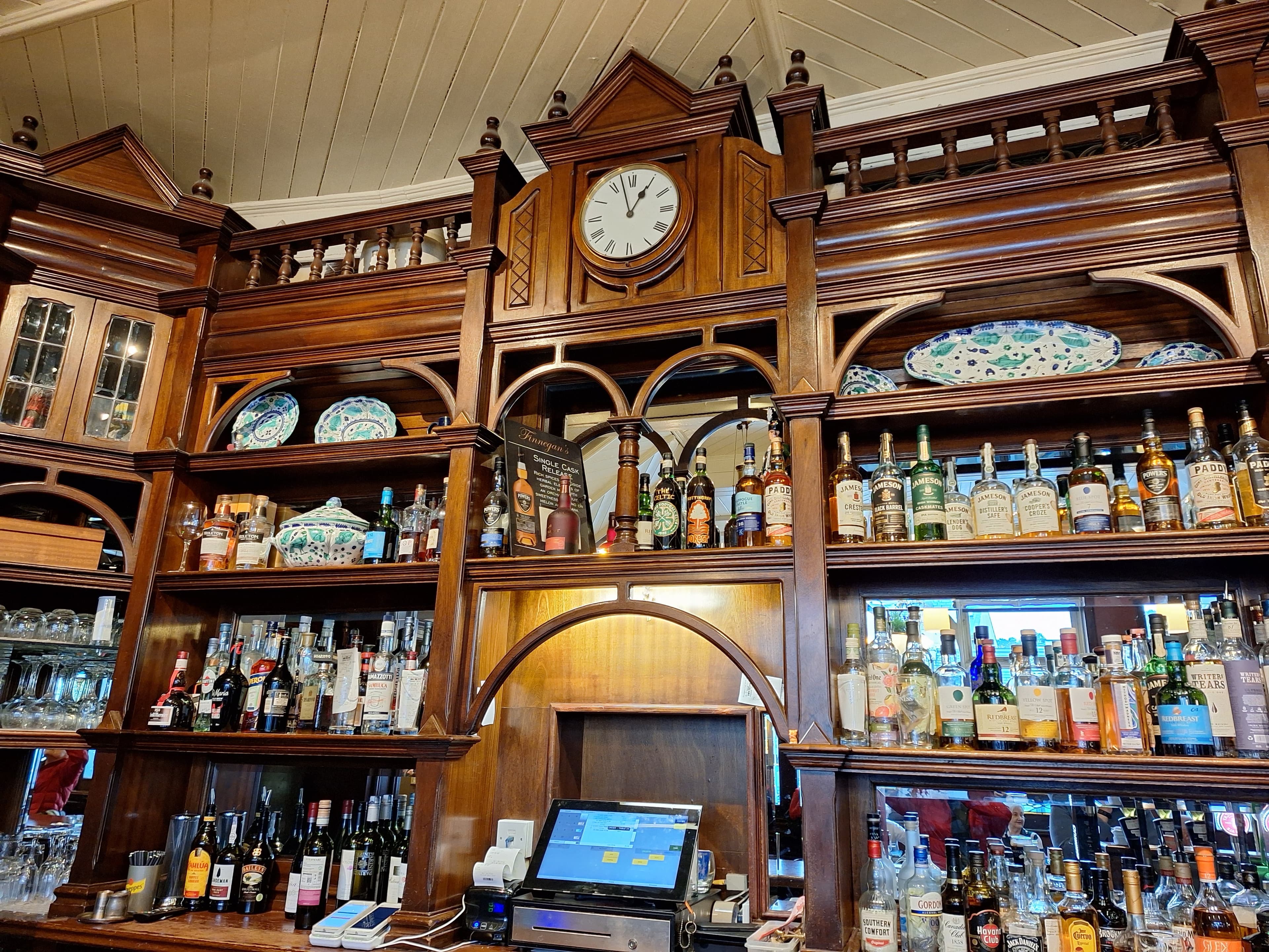 THE PUB BAR