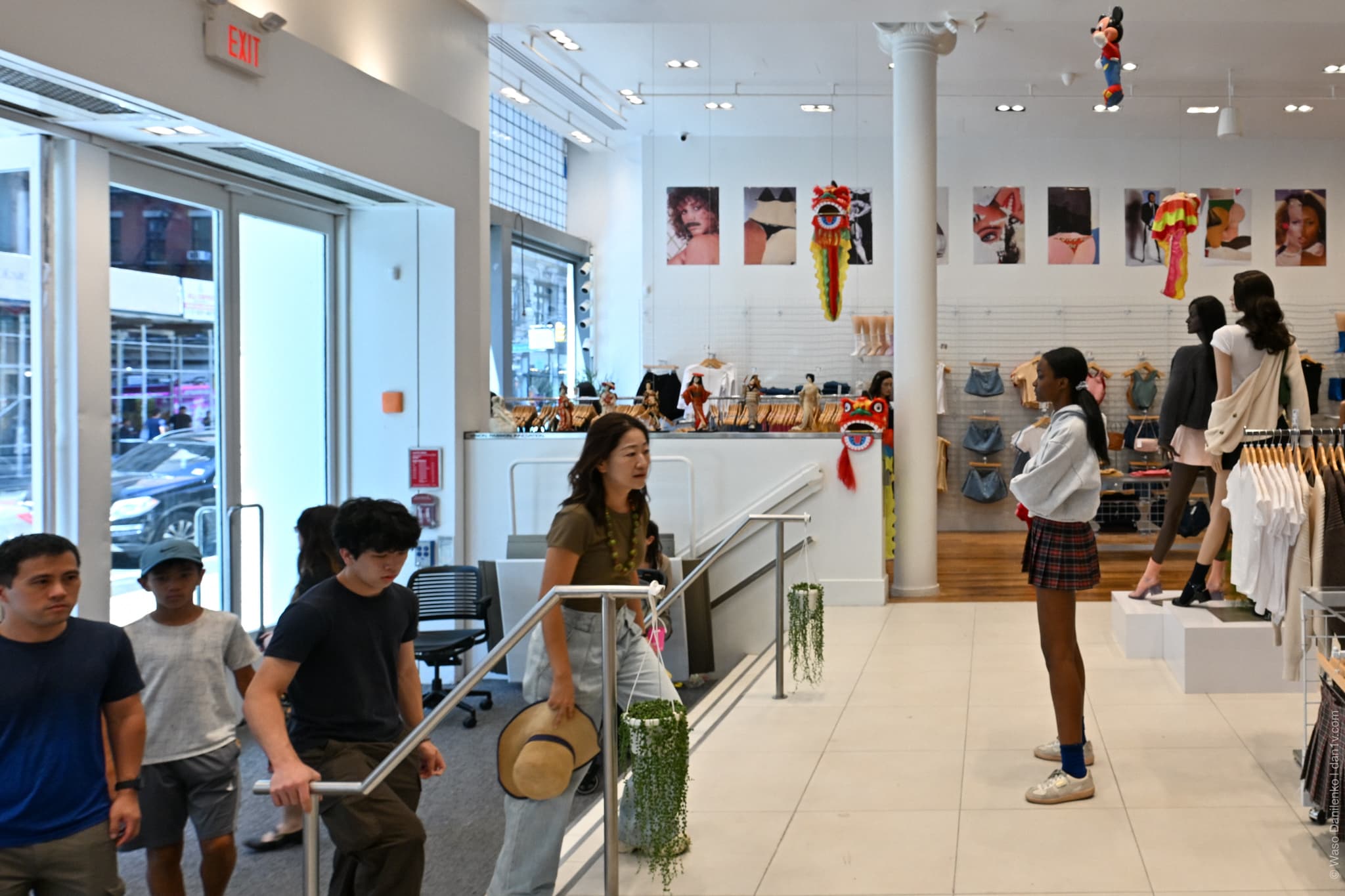 CUSTOMERS ON THE FLOOR
