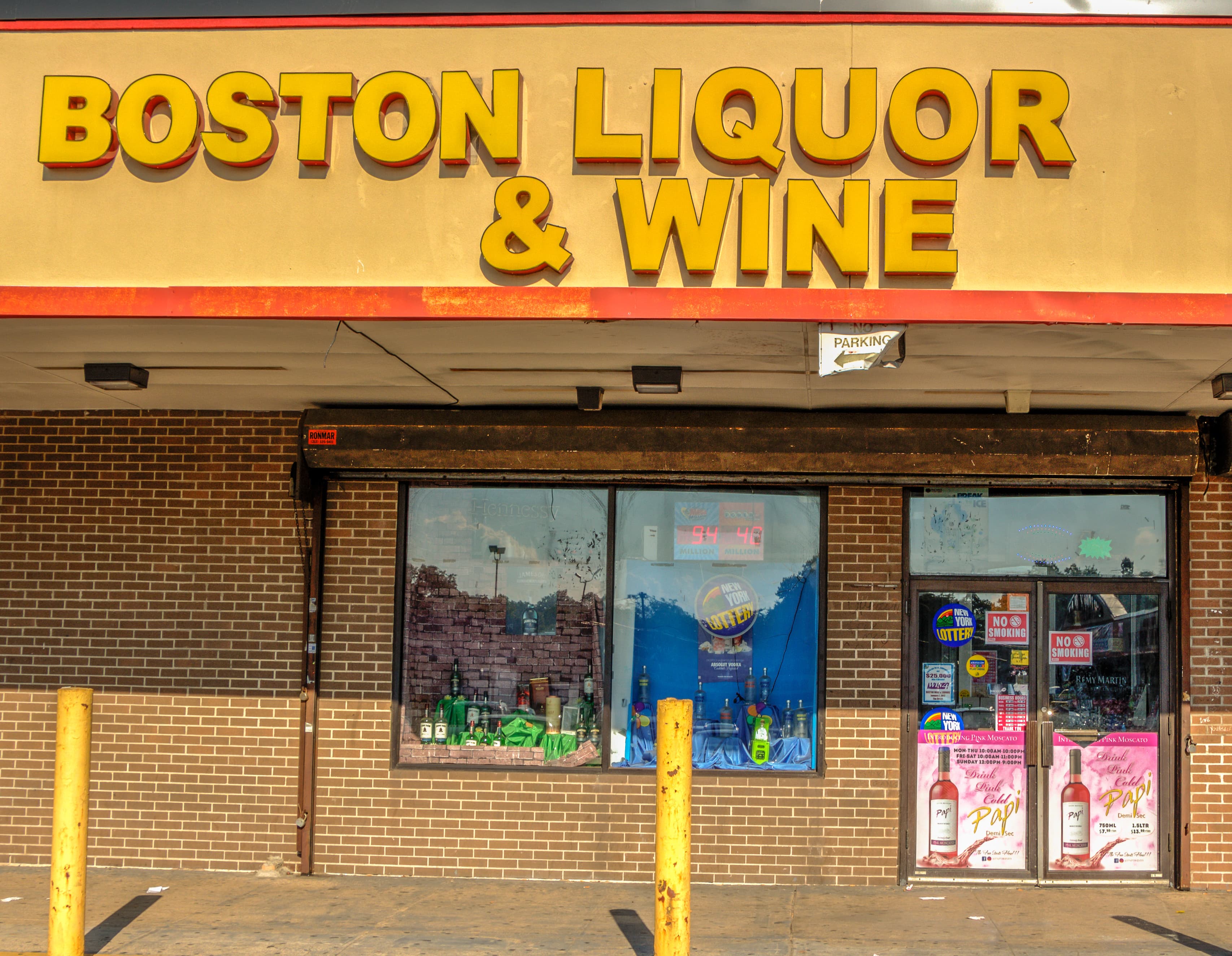 BOSTON LIQUOR STOREFRONT