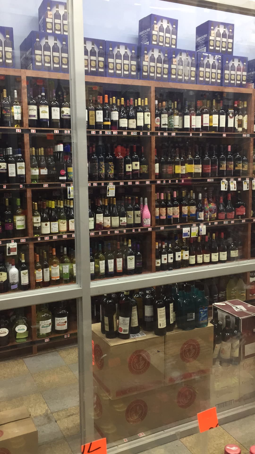 WINE DISPLAY CASE