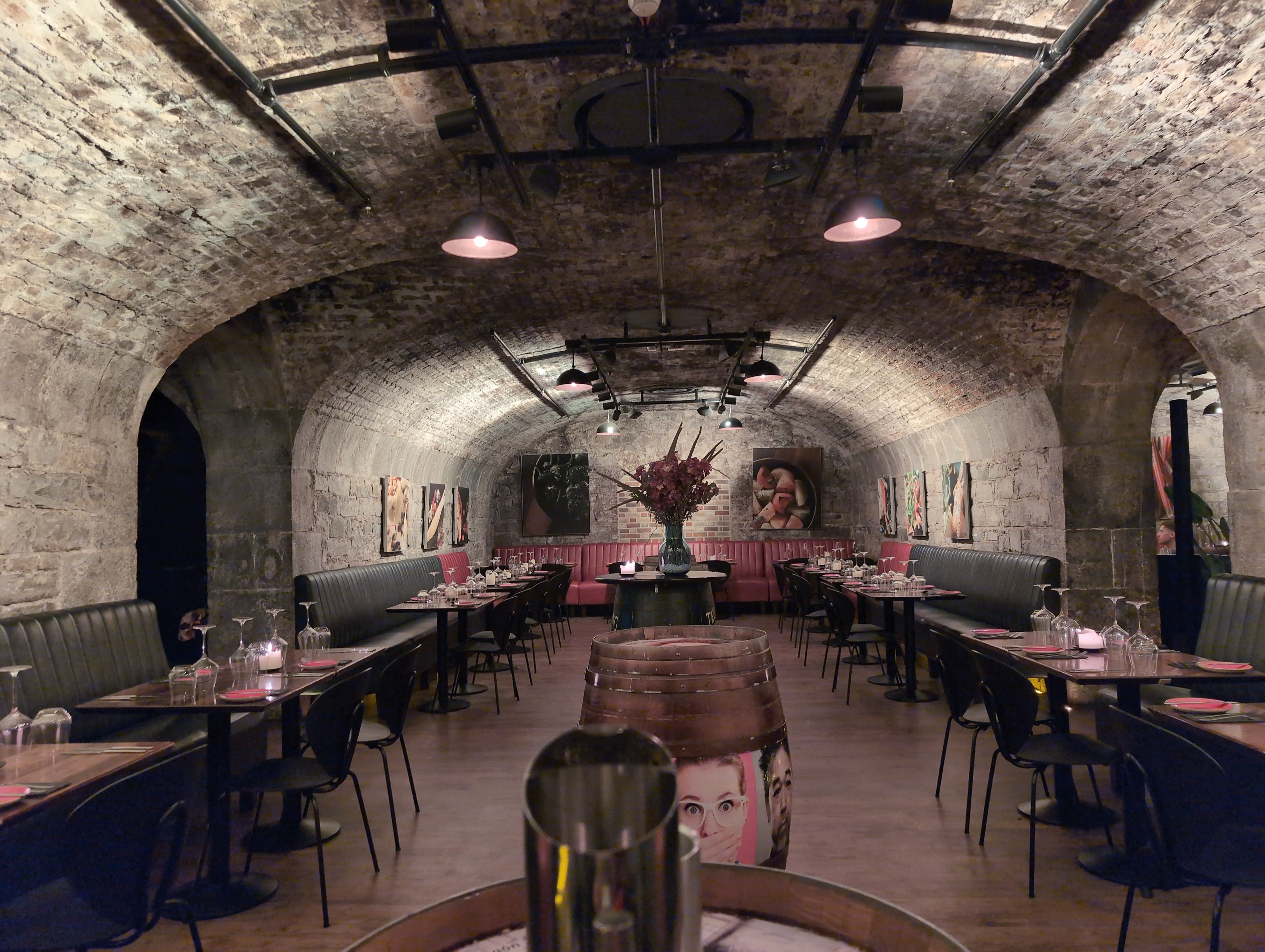 THE RESTAURANT FLOOR