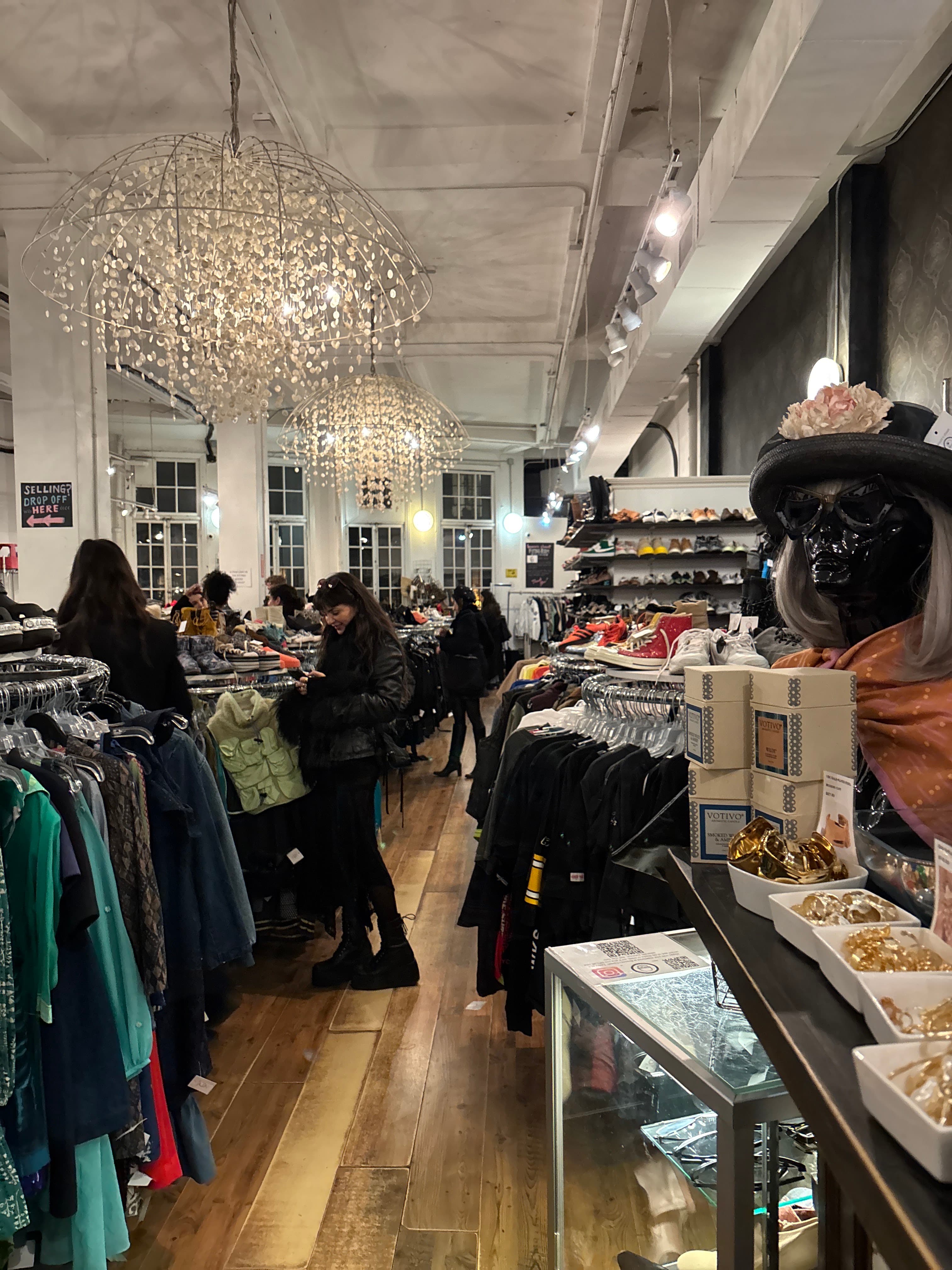 BUSY SHOP