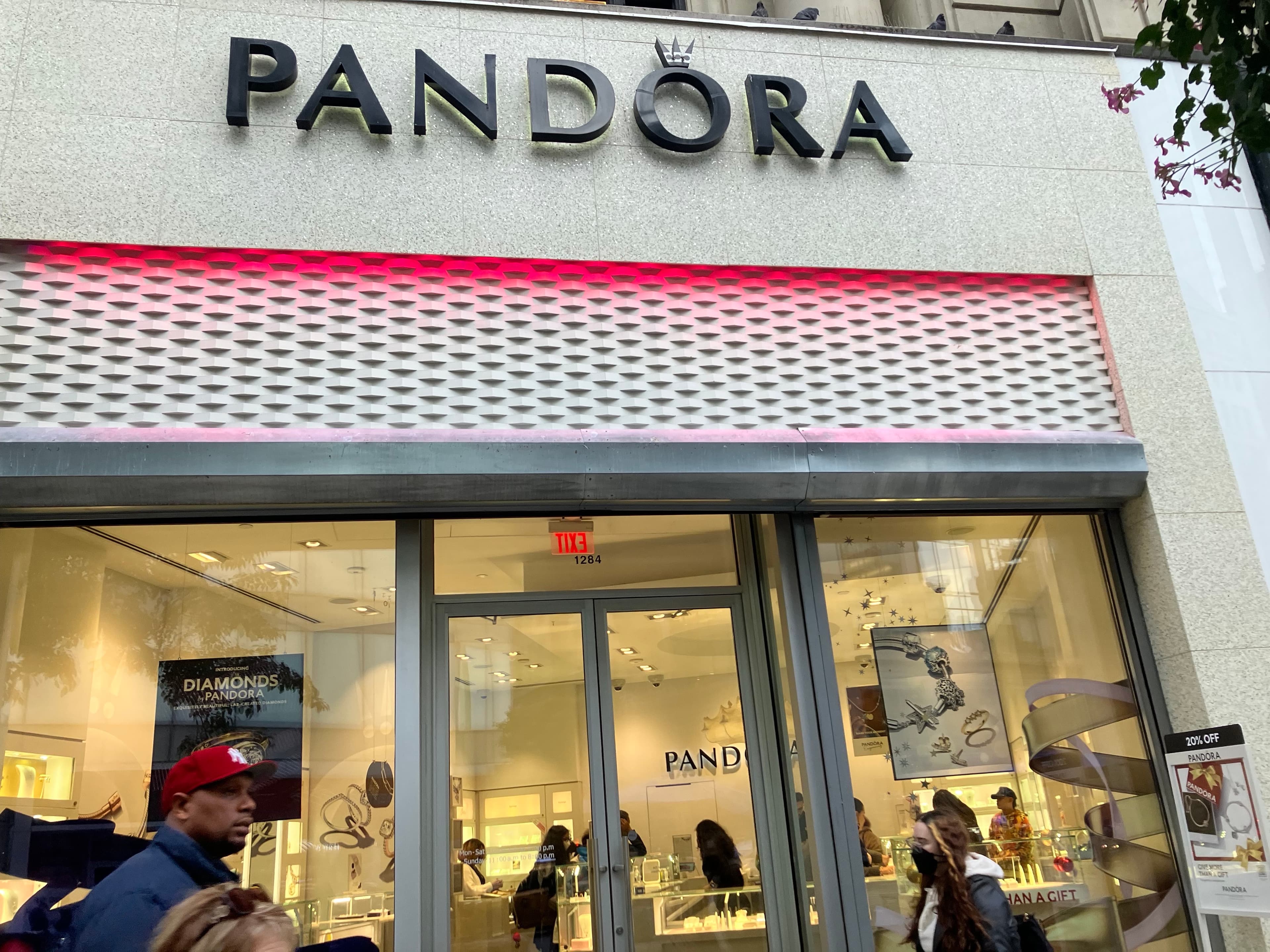 PANDORA STOREFRONT