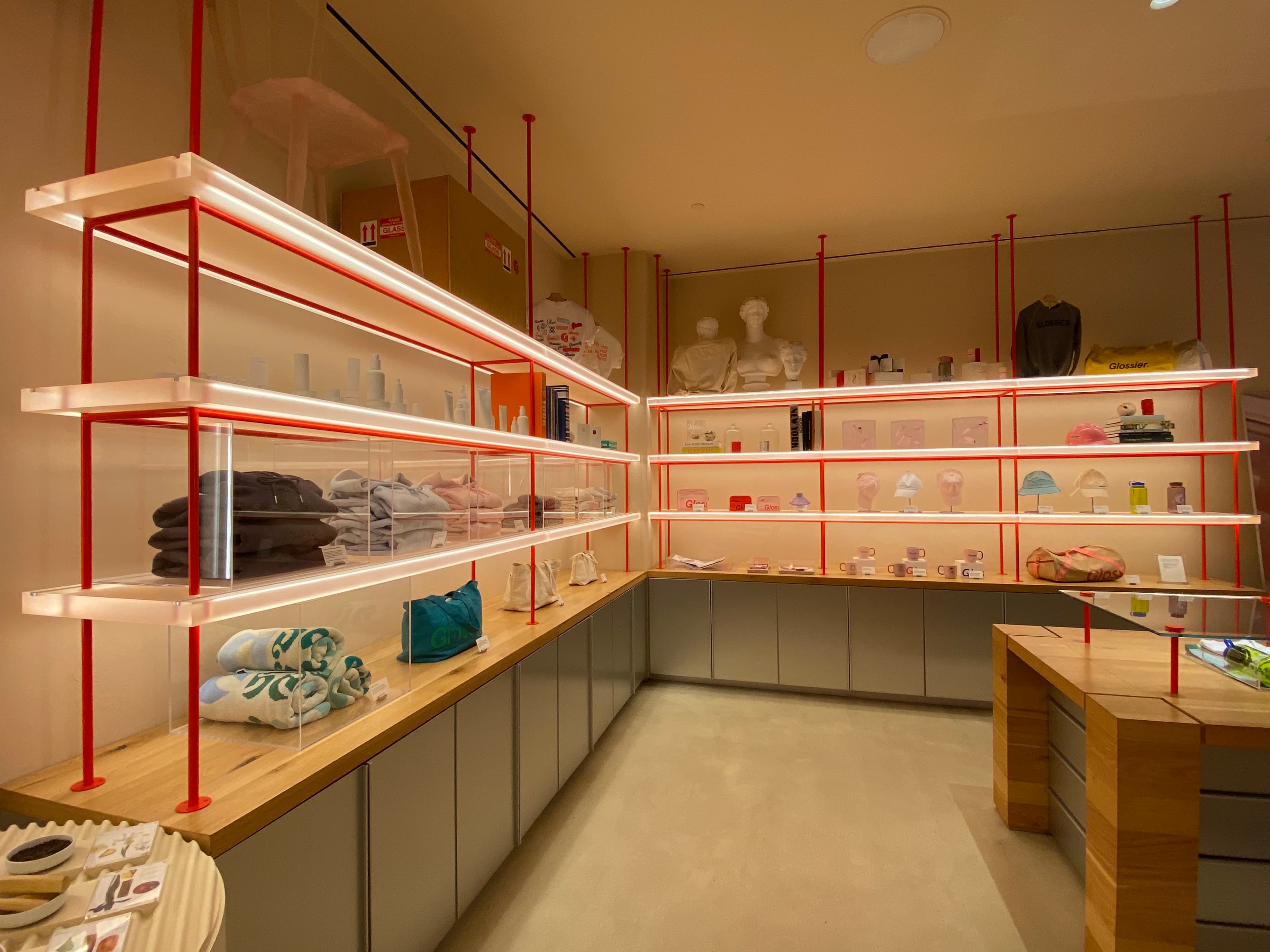 RETAIL DISPLAY SHELVES