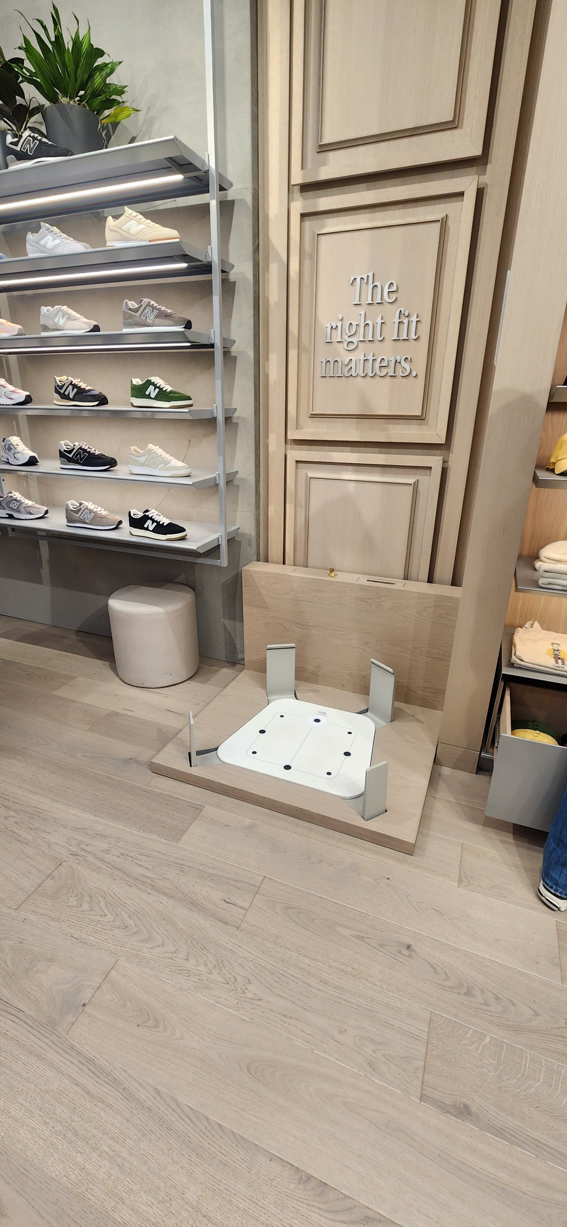 SHOE DISPLAY SHELF