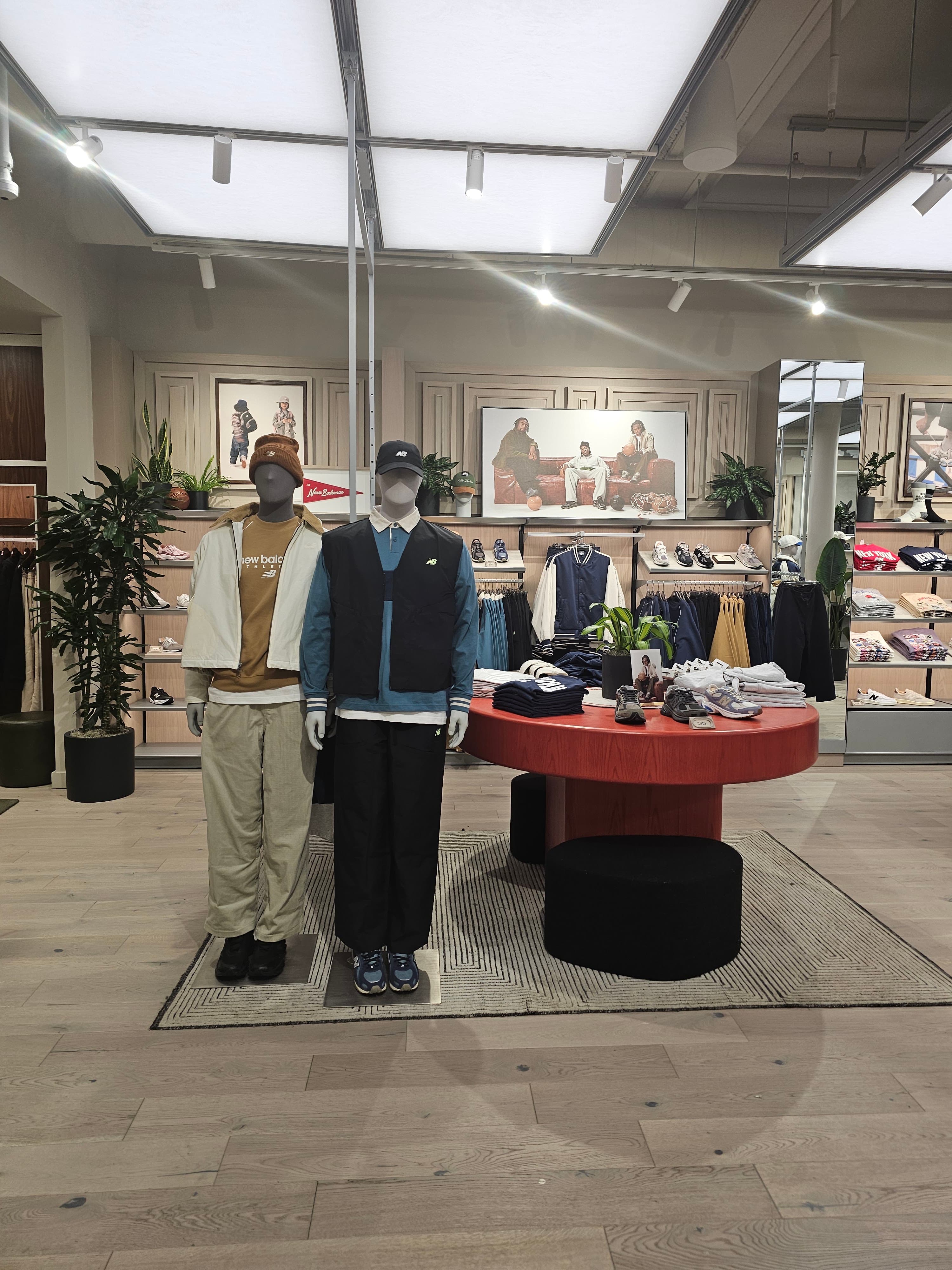 MANNEQUIN DISPLAY
