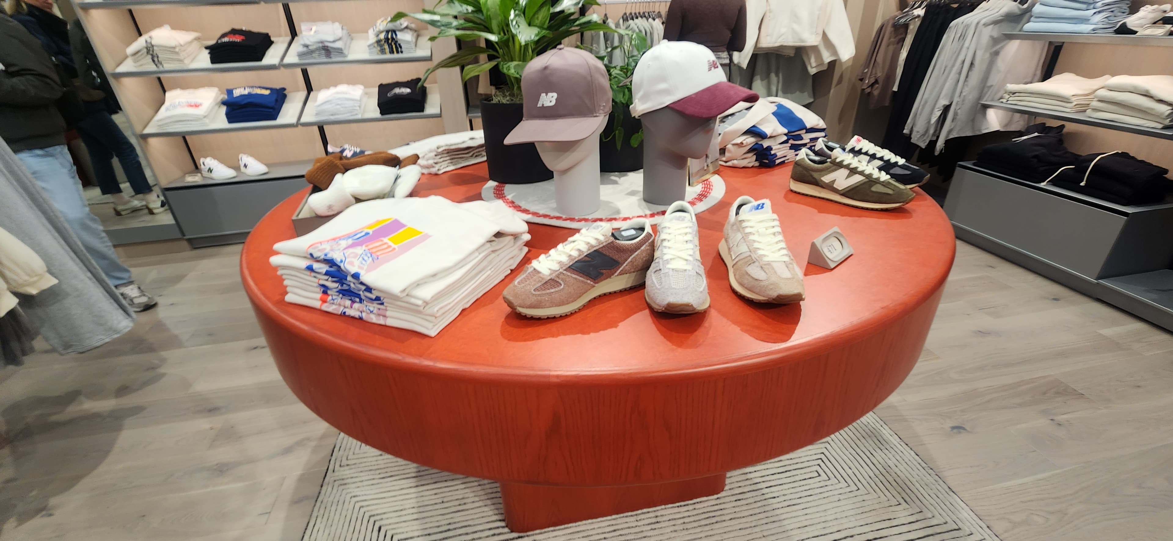 FOOTWEAR DISPLAY