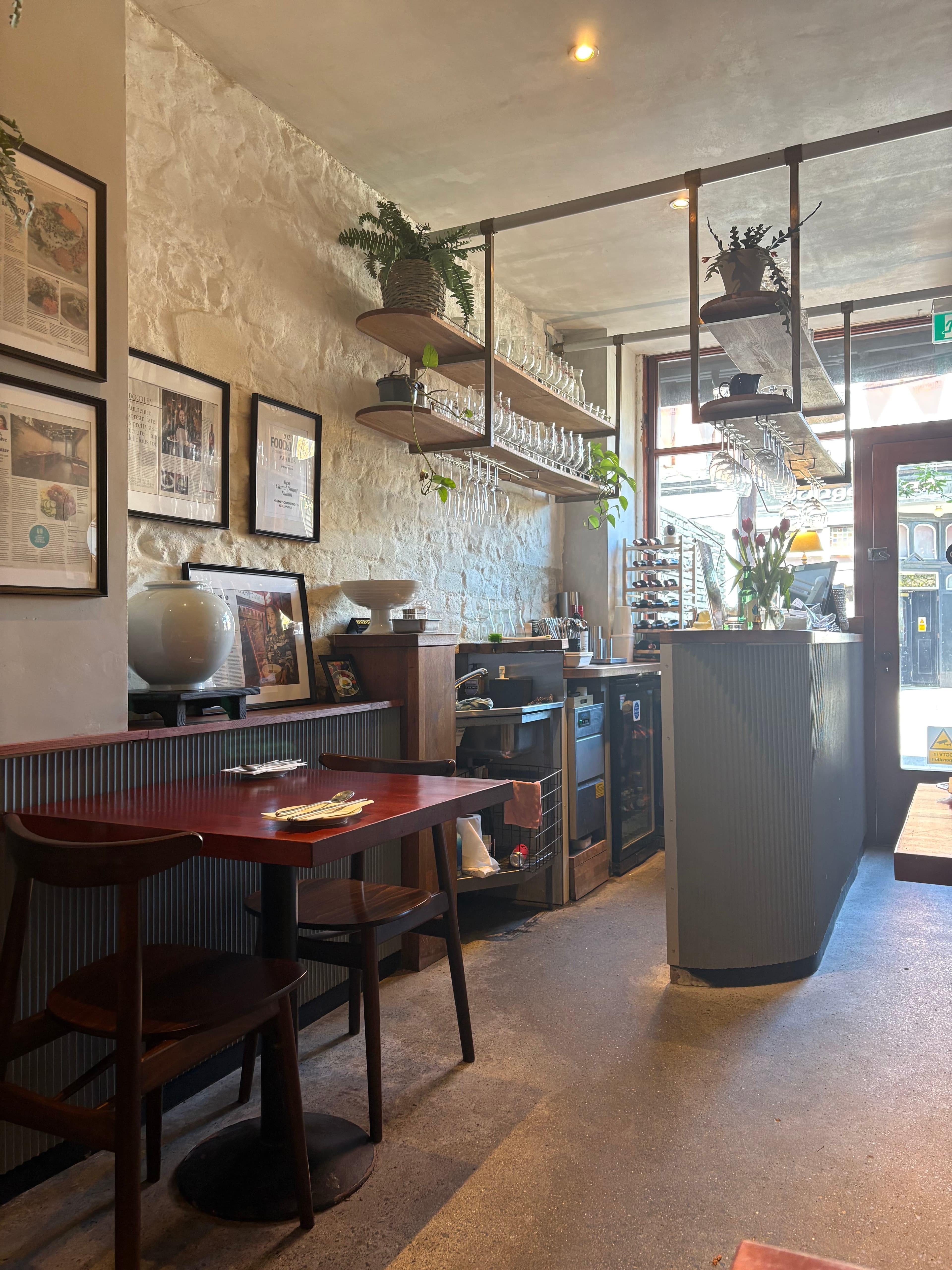 RESTAURANT INTERIOR