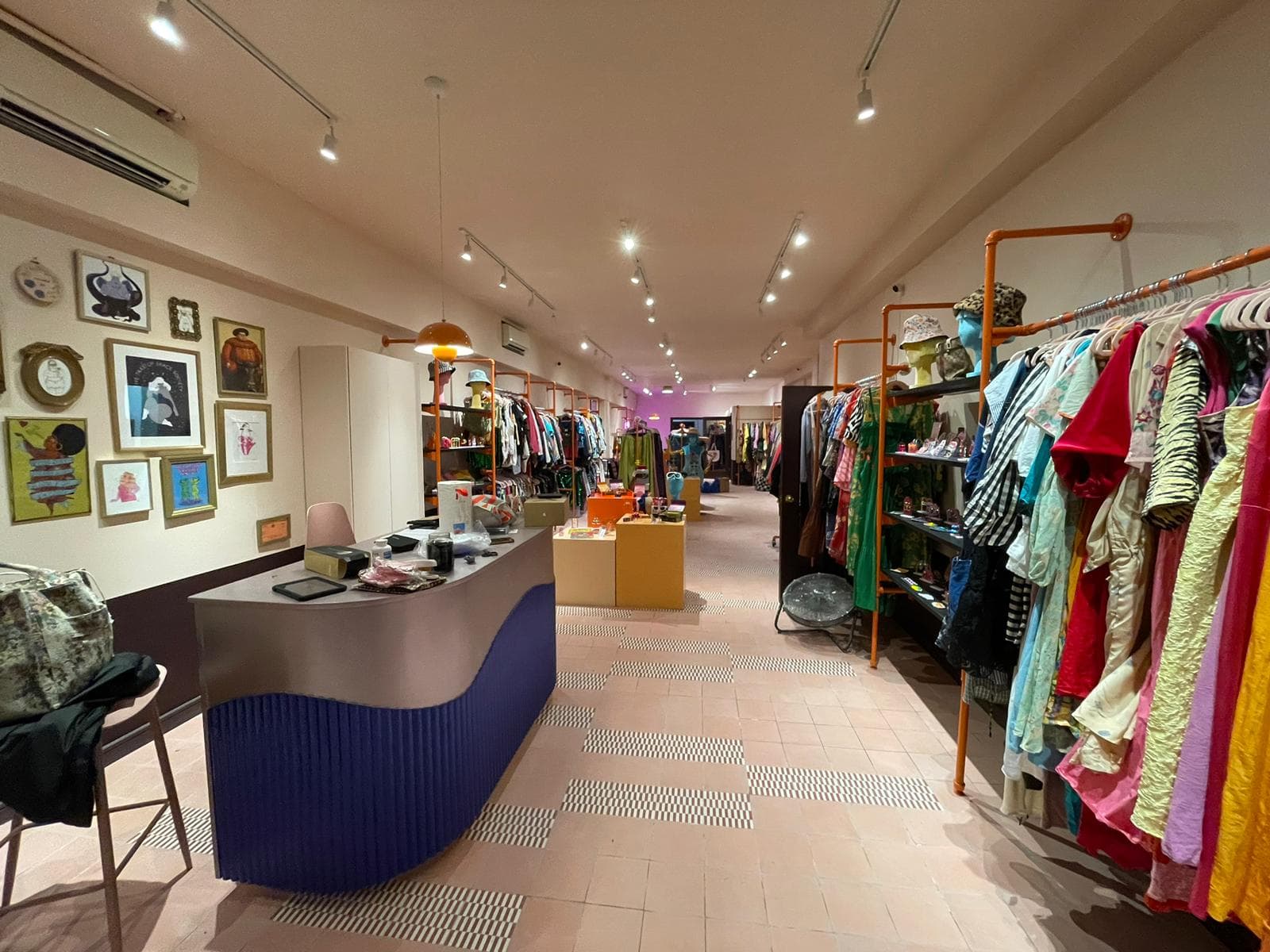 RESALE FLOOR