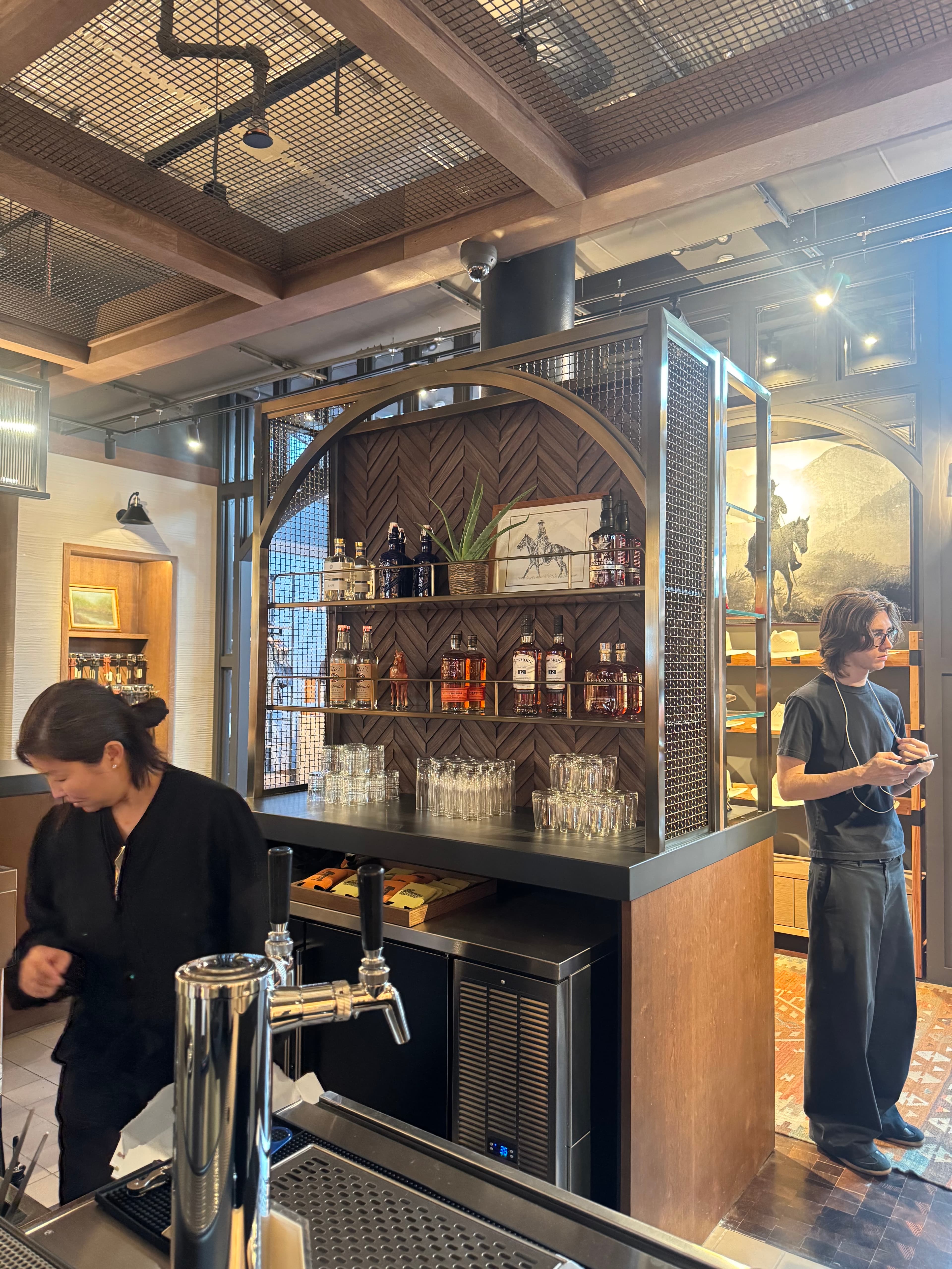 STORE BAR