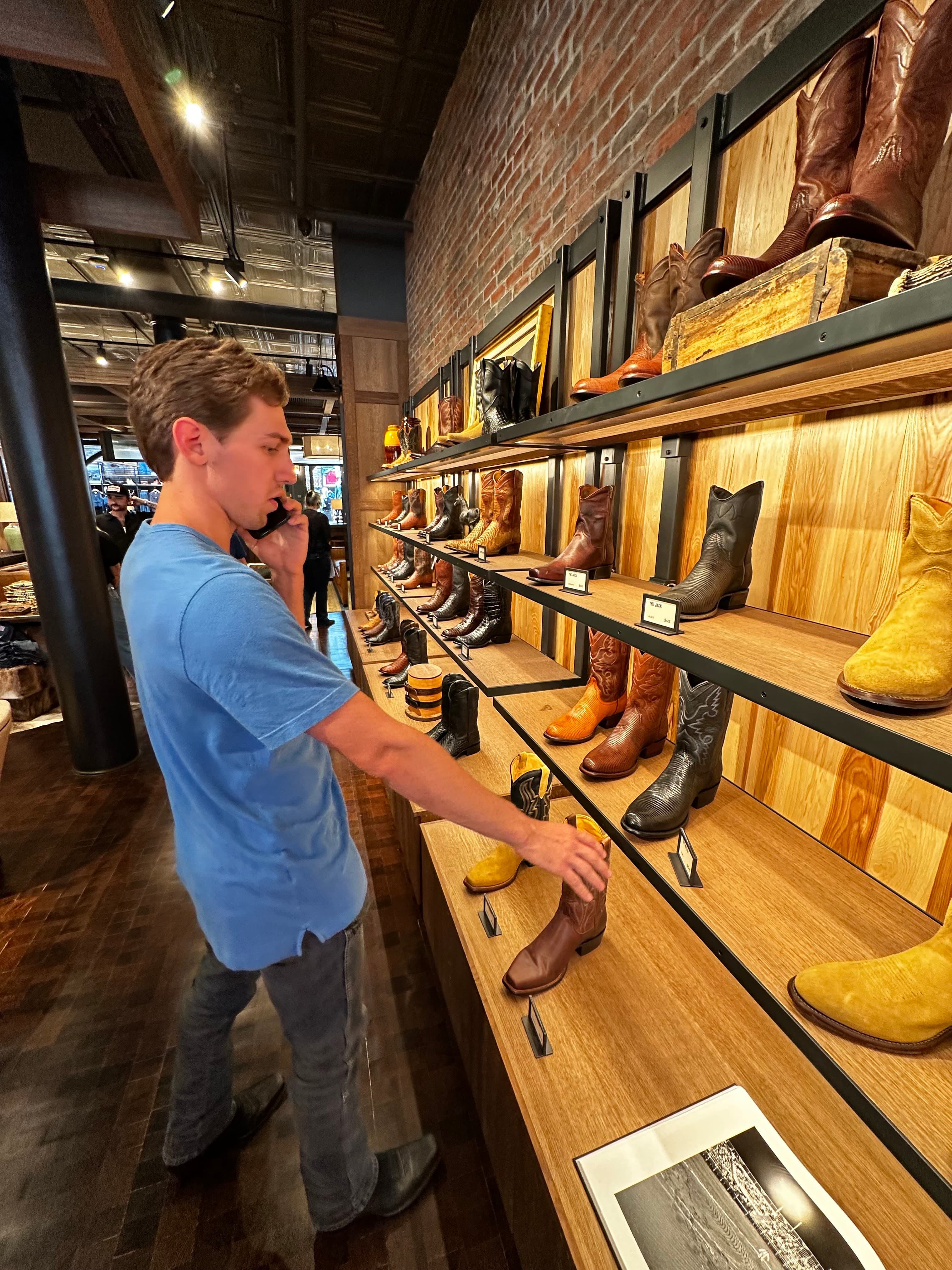 BROWSING BOOTS