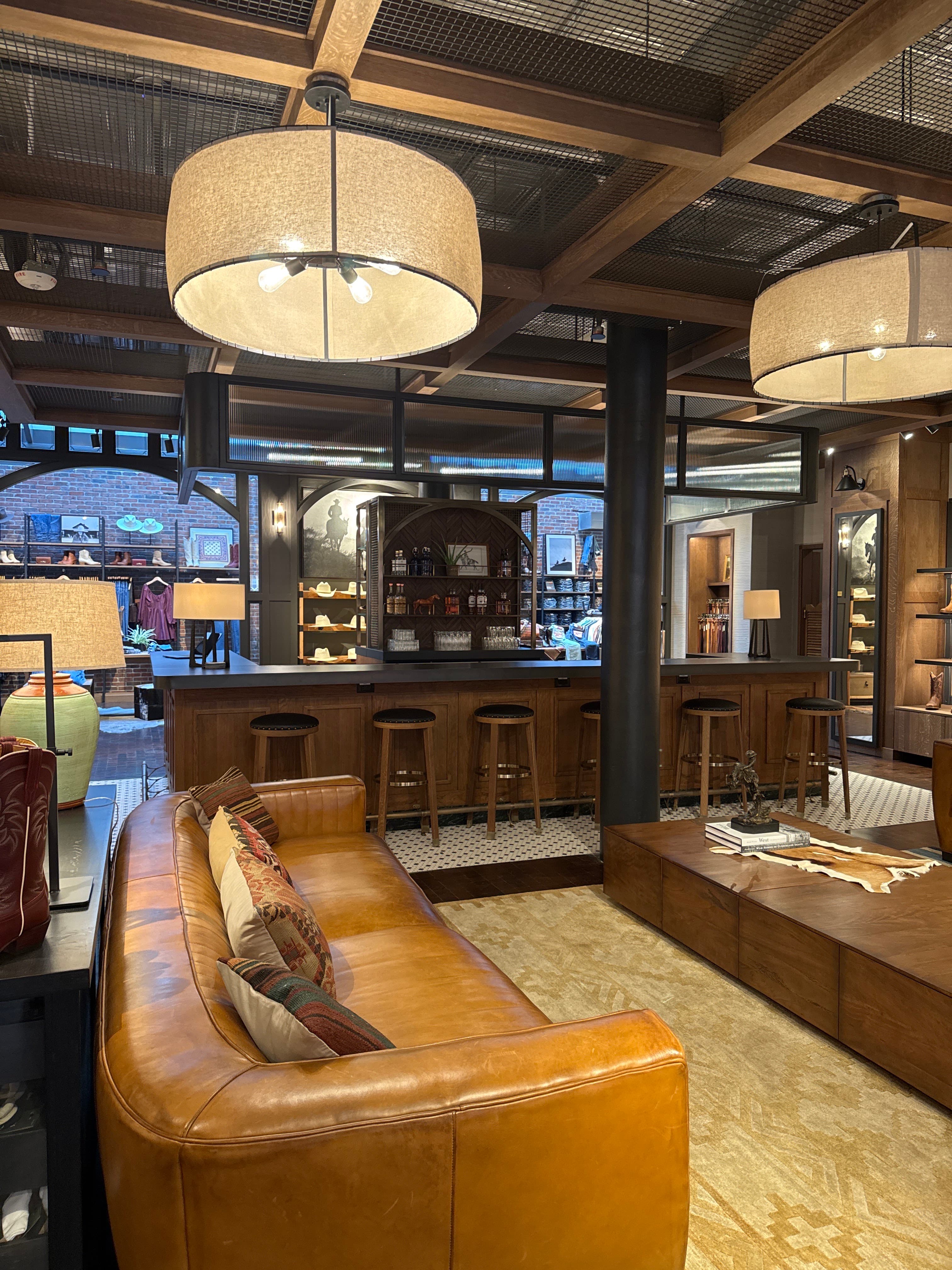 STORE LOUNGE