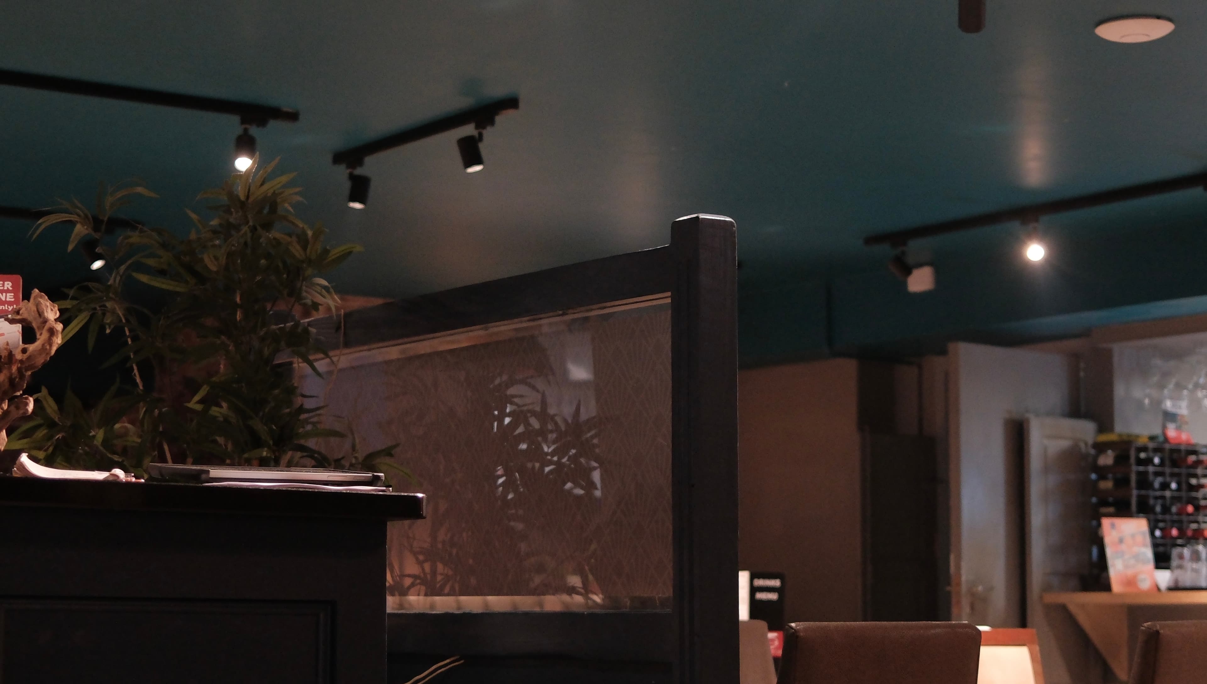 RESTAURANT INTERIOR
