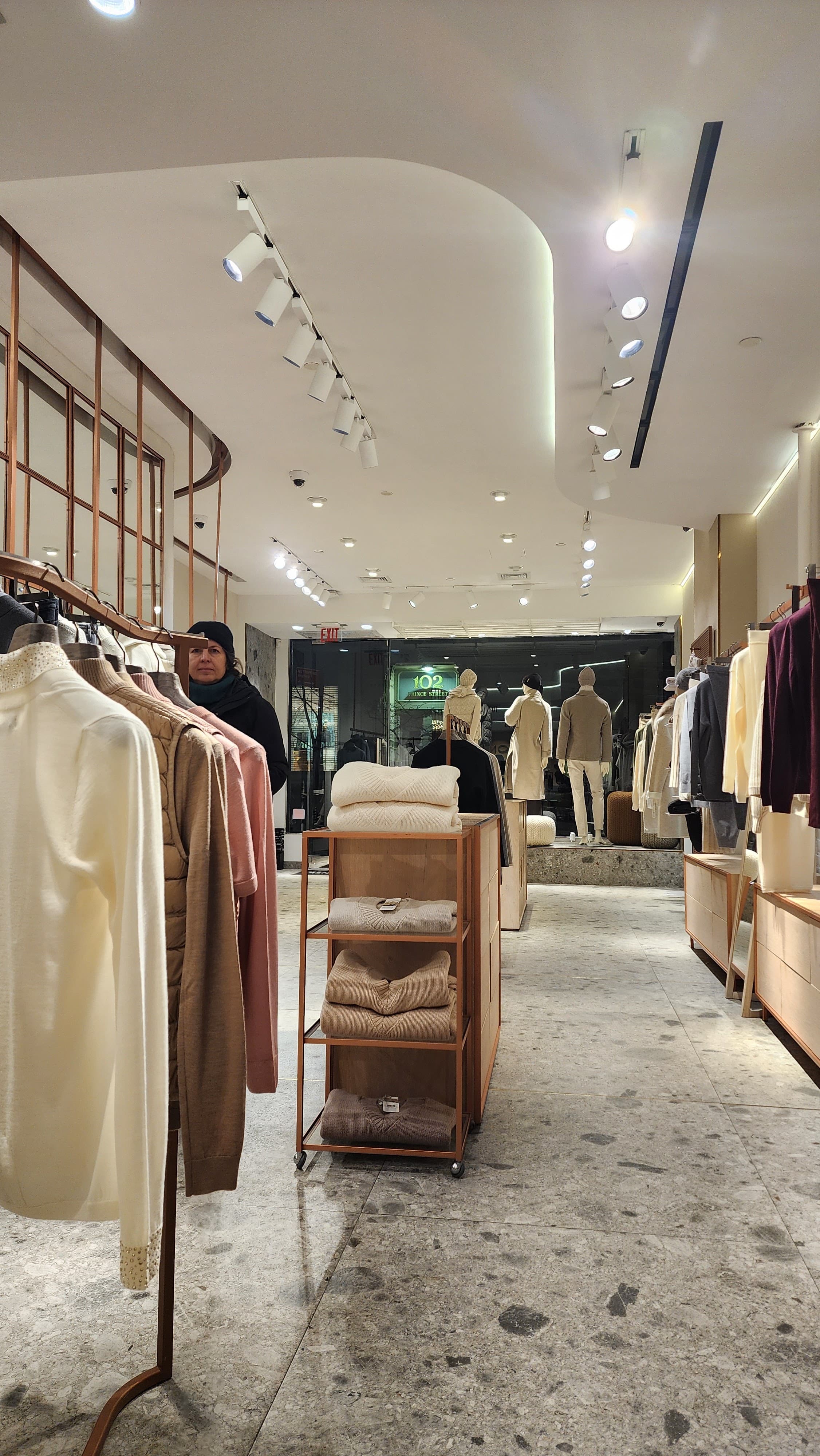 CLOTHING FLOOR