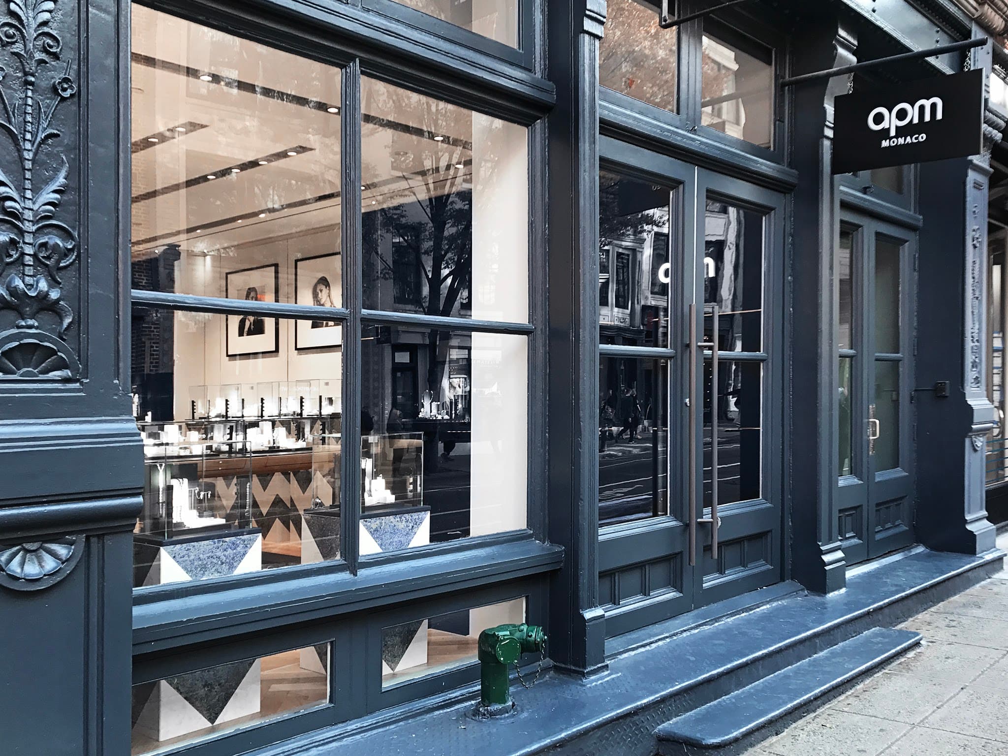 APM STOREFRONT