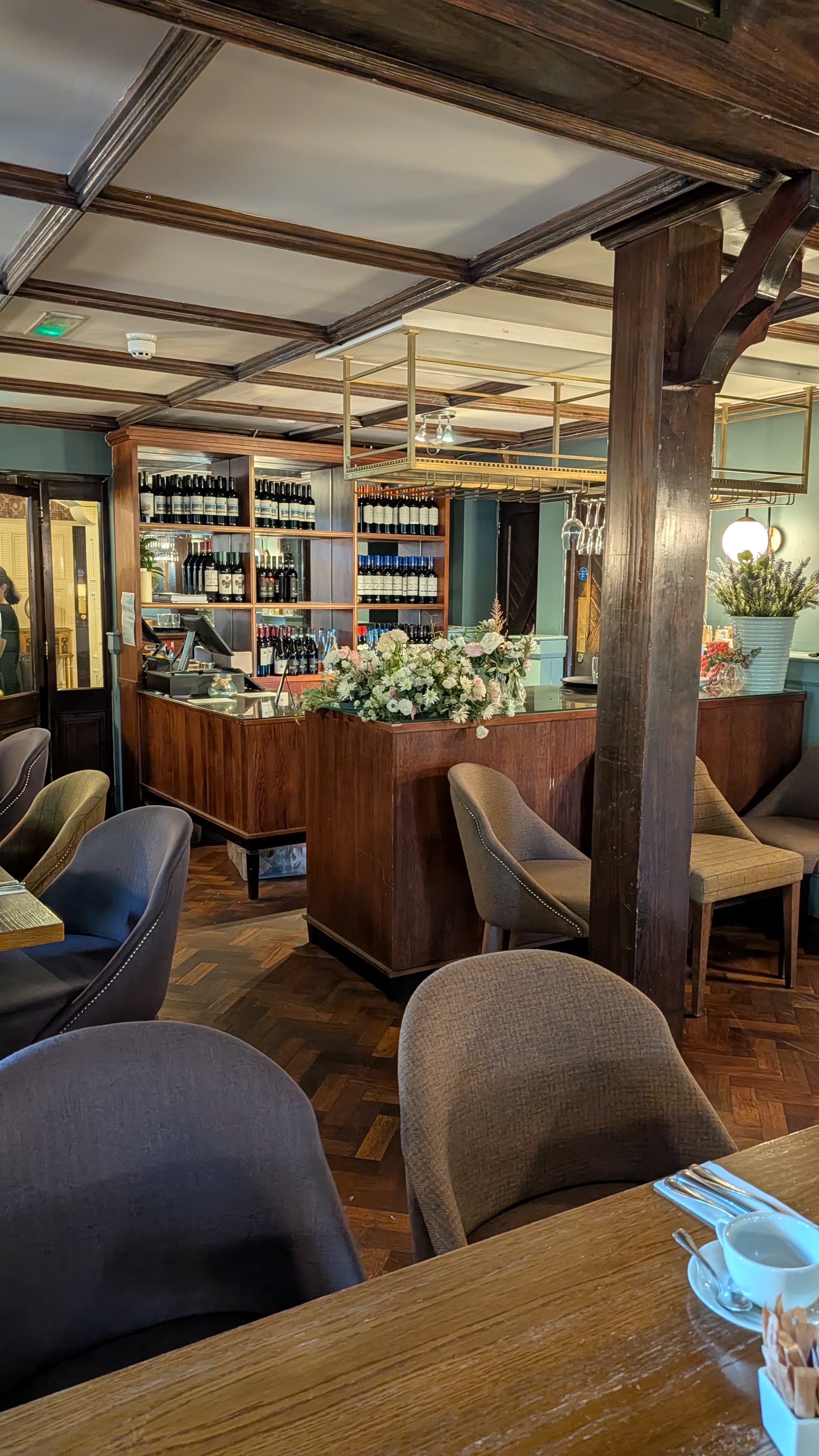 RESTAURANT INTERIOR