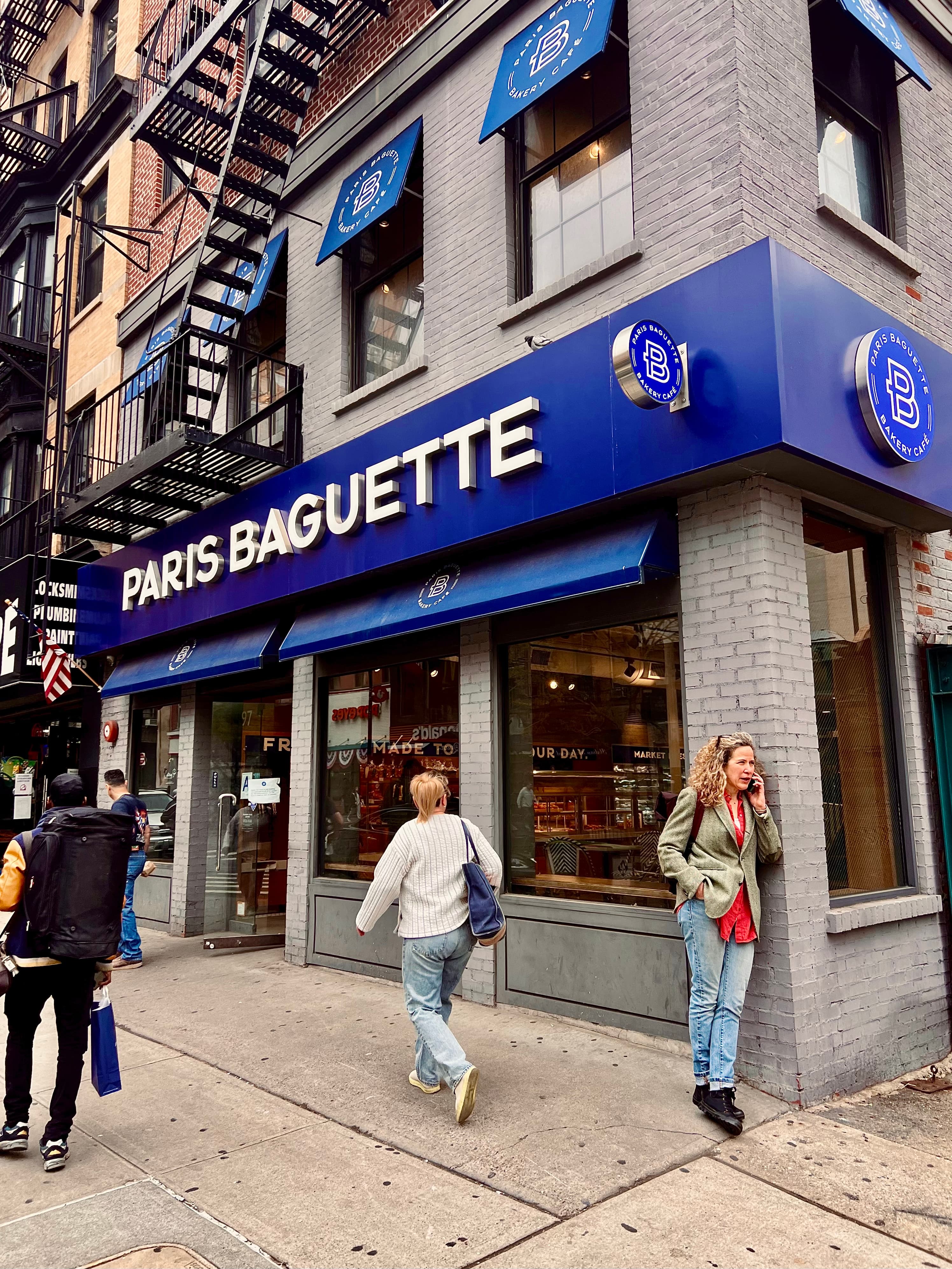 PARIS BAGUETTE STOREFRONT