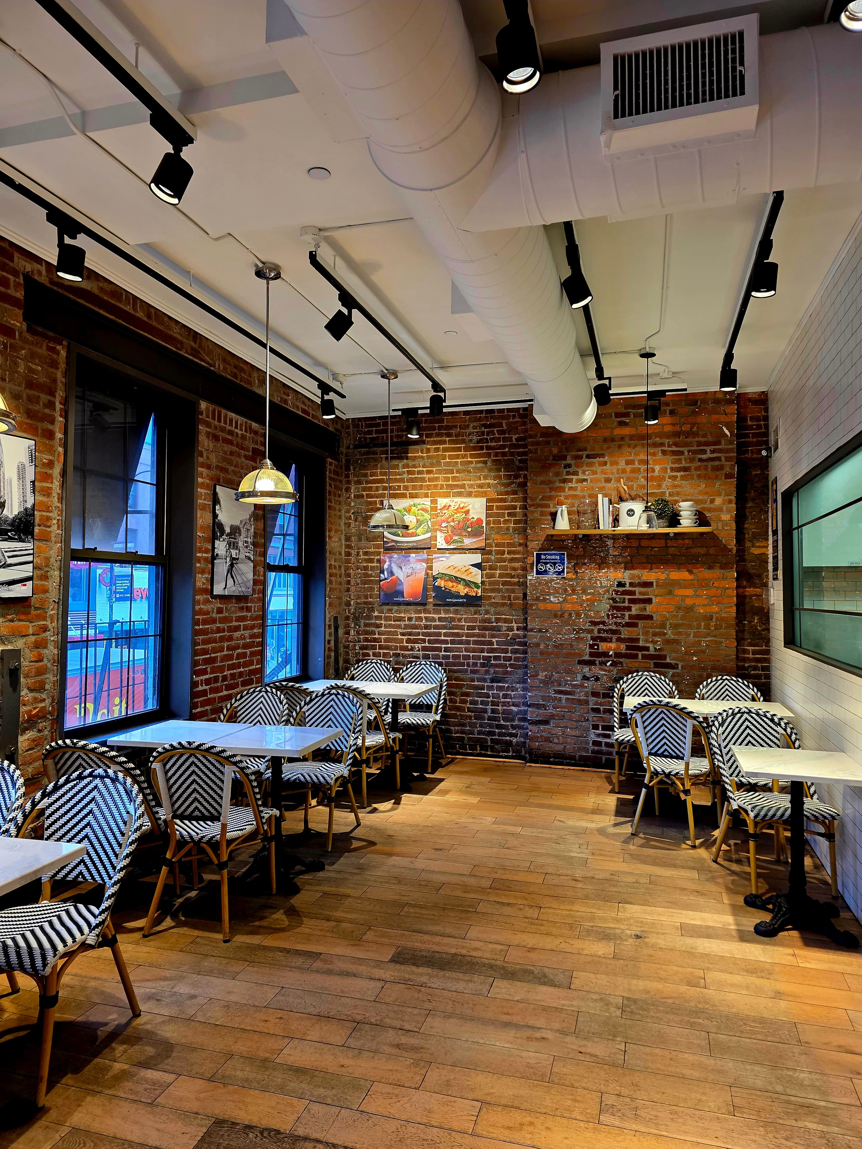 CAFÉ SEATING