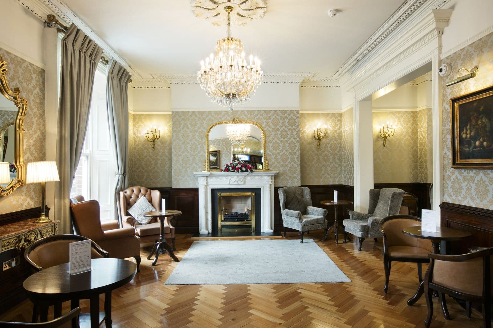 HOTEL LOUNGE