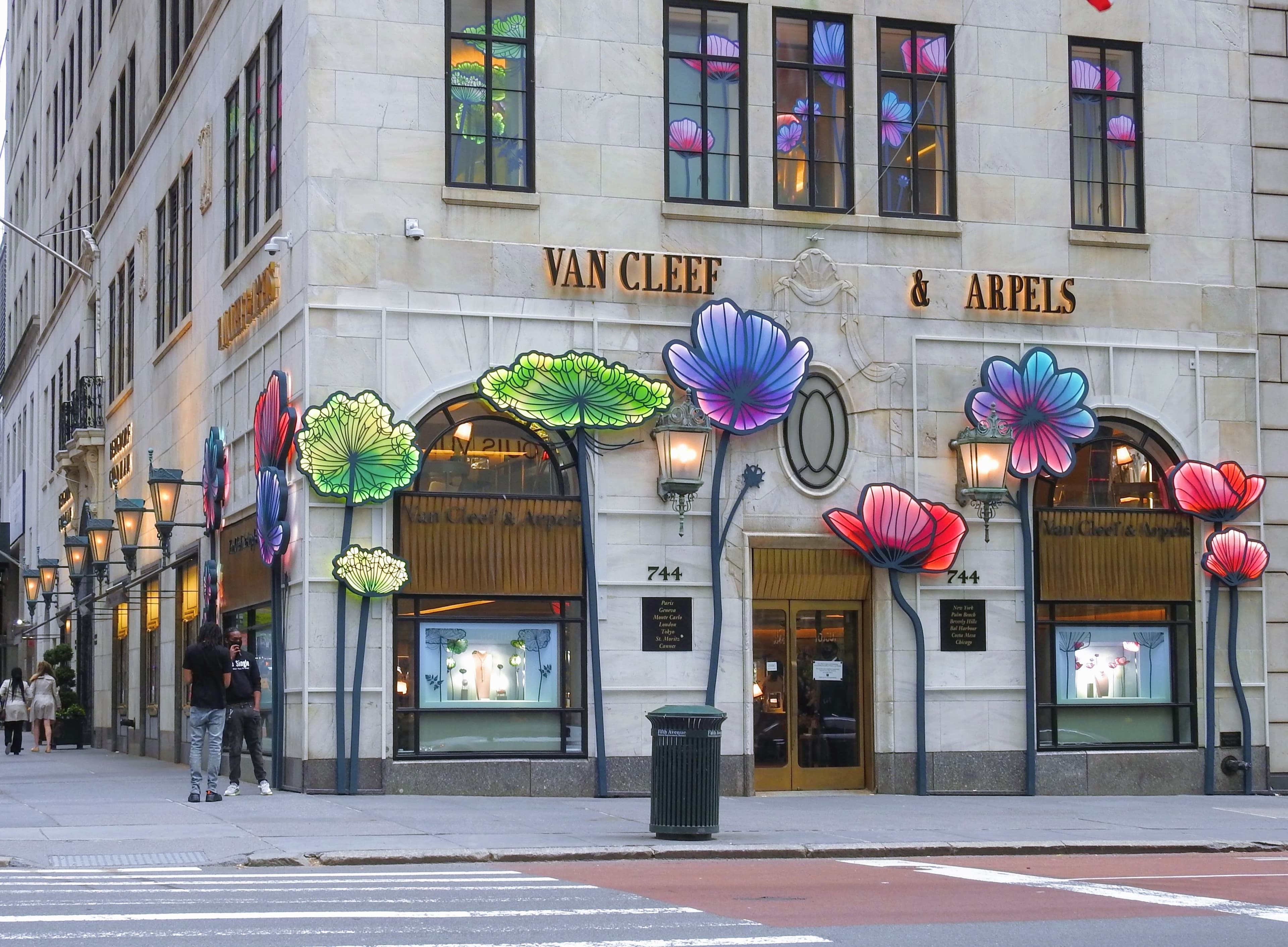 BOUTIQUE ENTRANCE