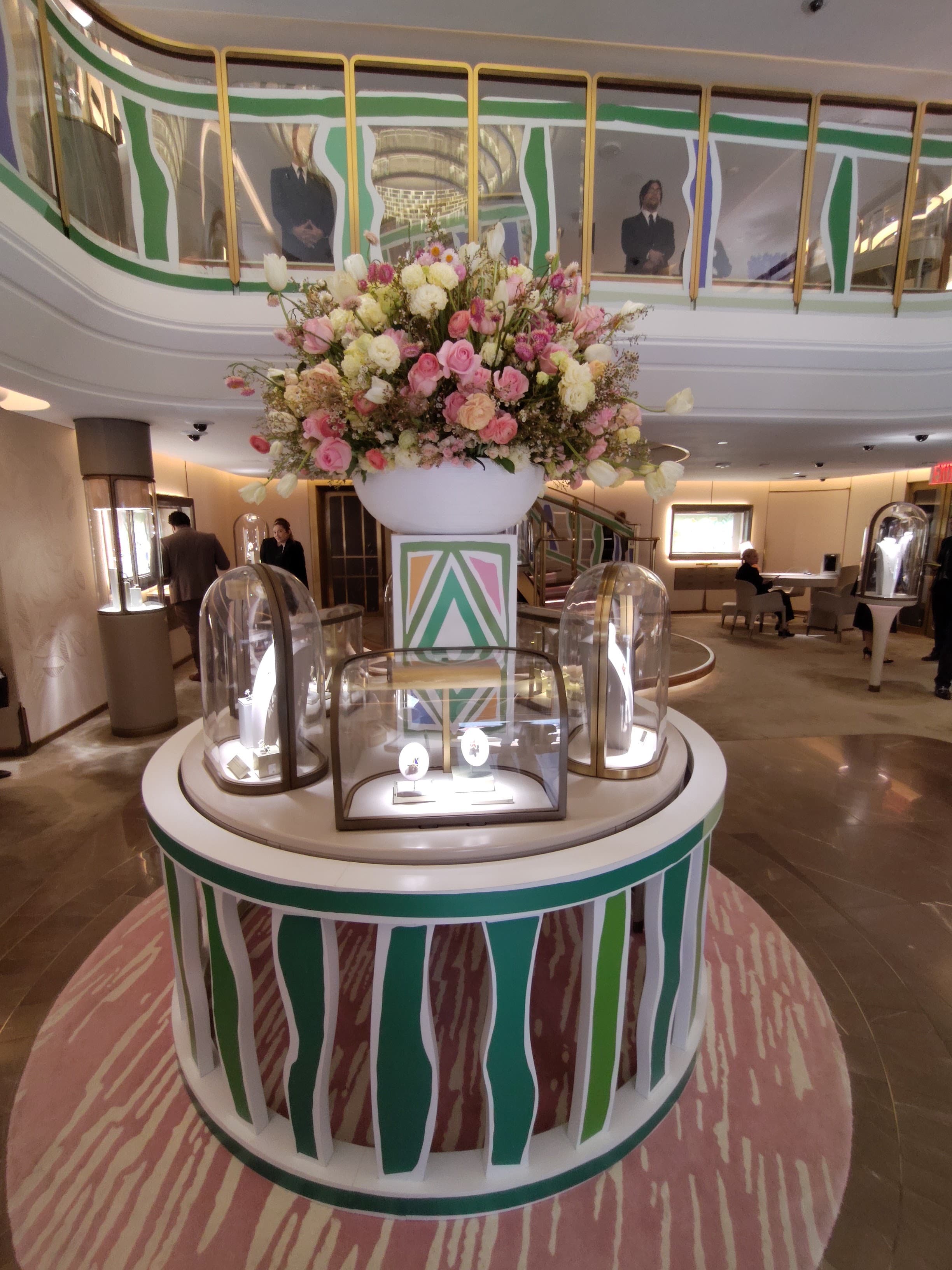 BOUTIQUE FLOOR
