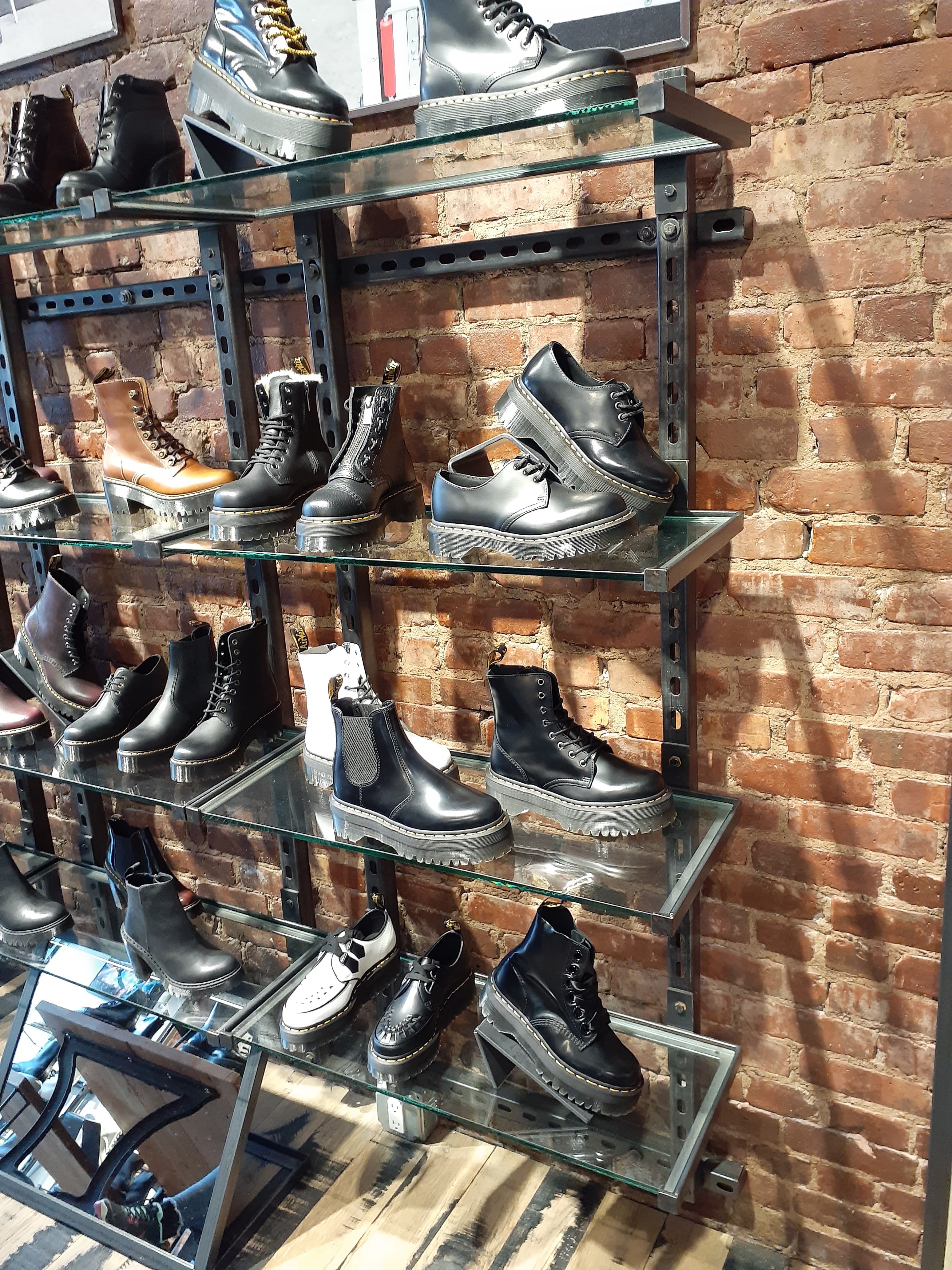 BOOT WALL