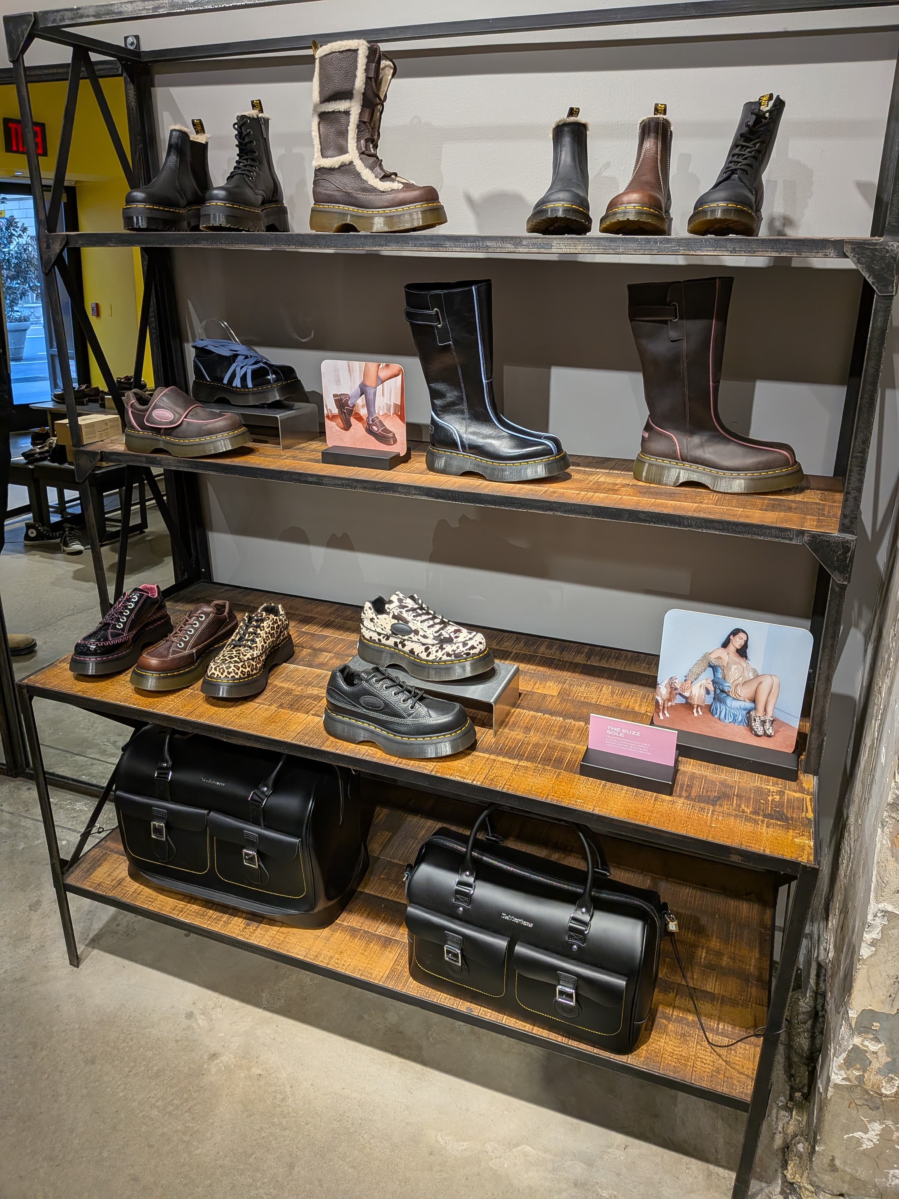 BOOT DISPLAY