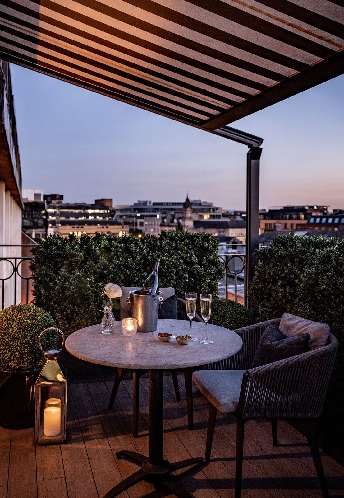 TERRACE DINING