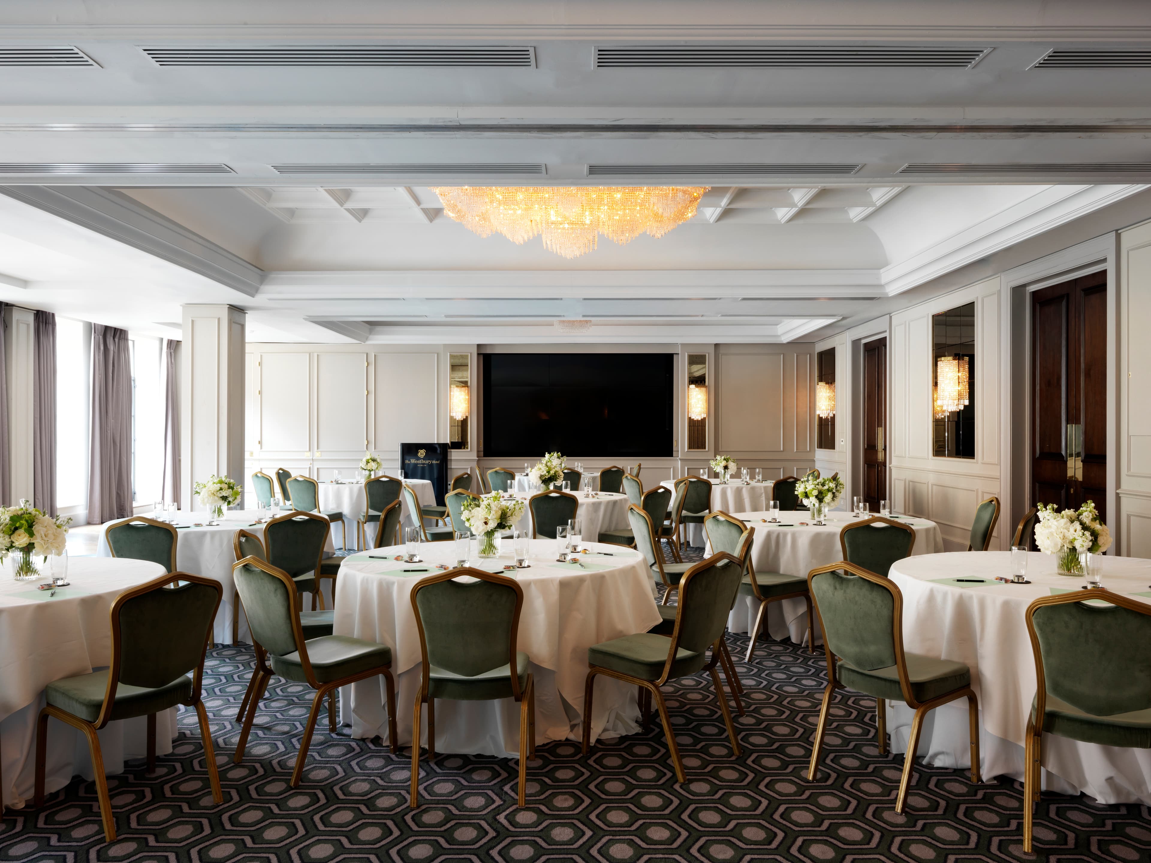 BANQUET DINING ROOM