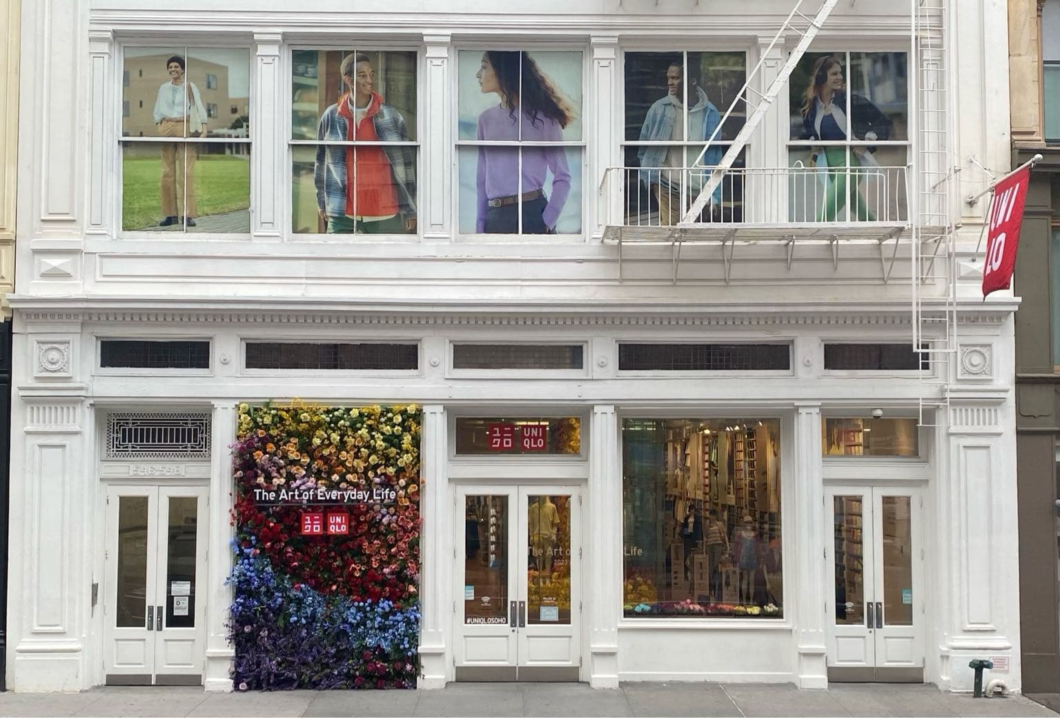 HOLIDAY STOREFRONT