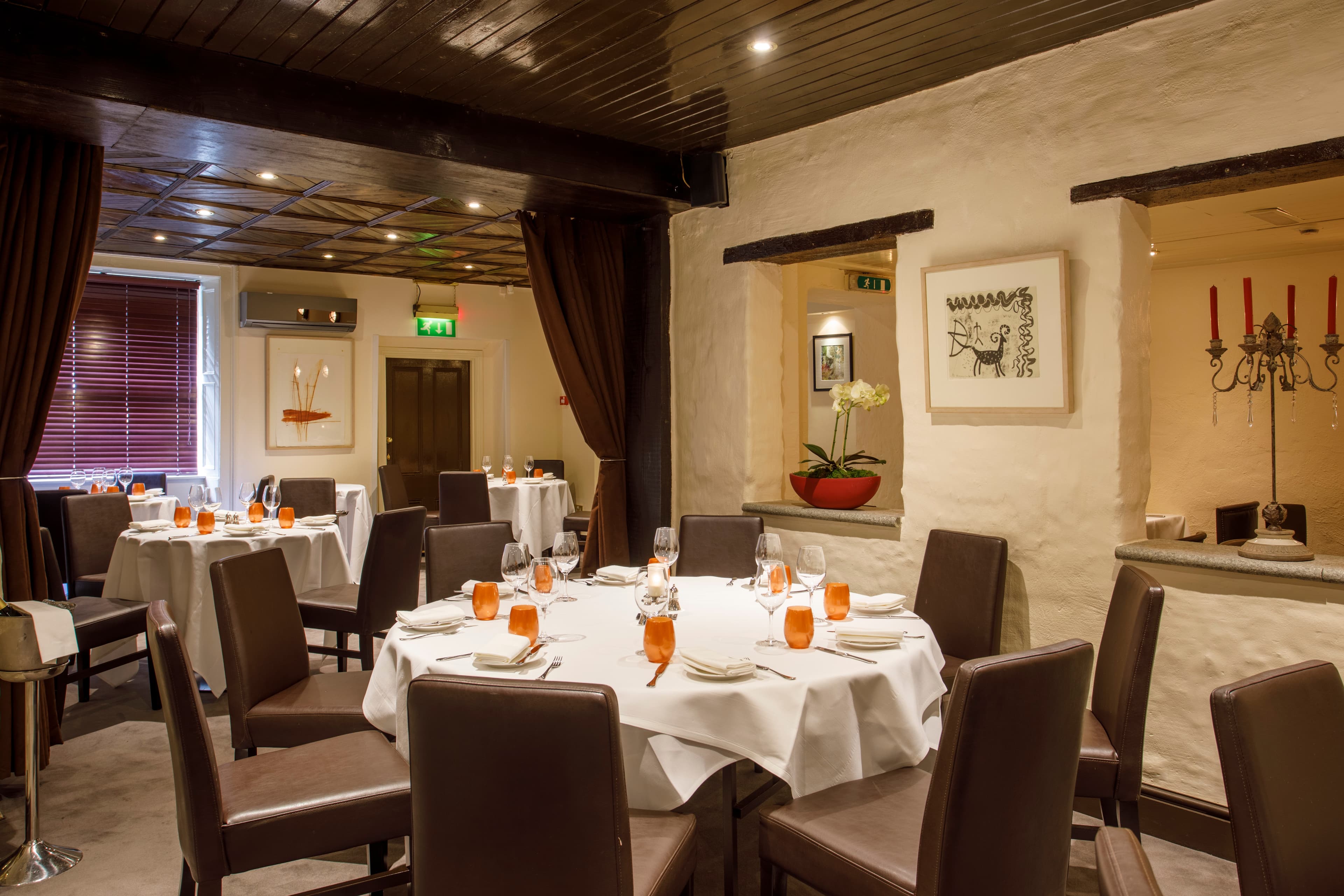 RESTAURANT INTERIOR