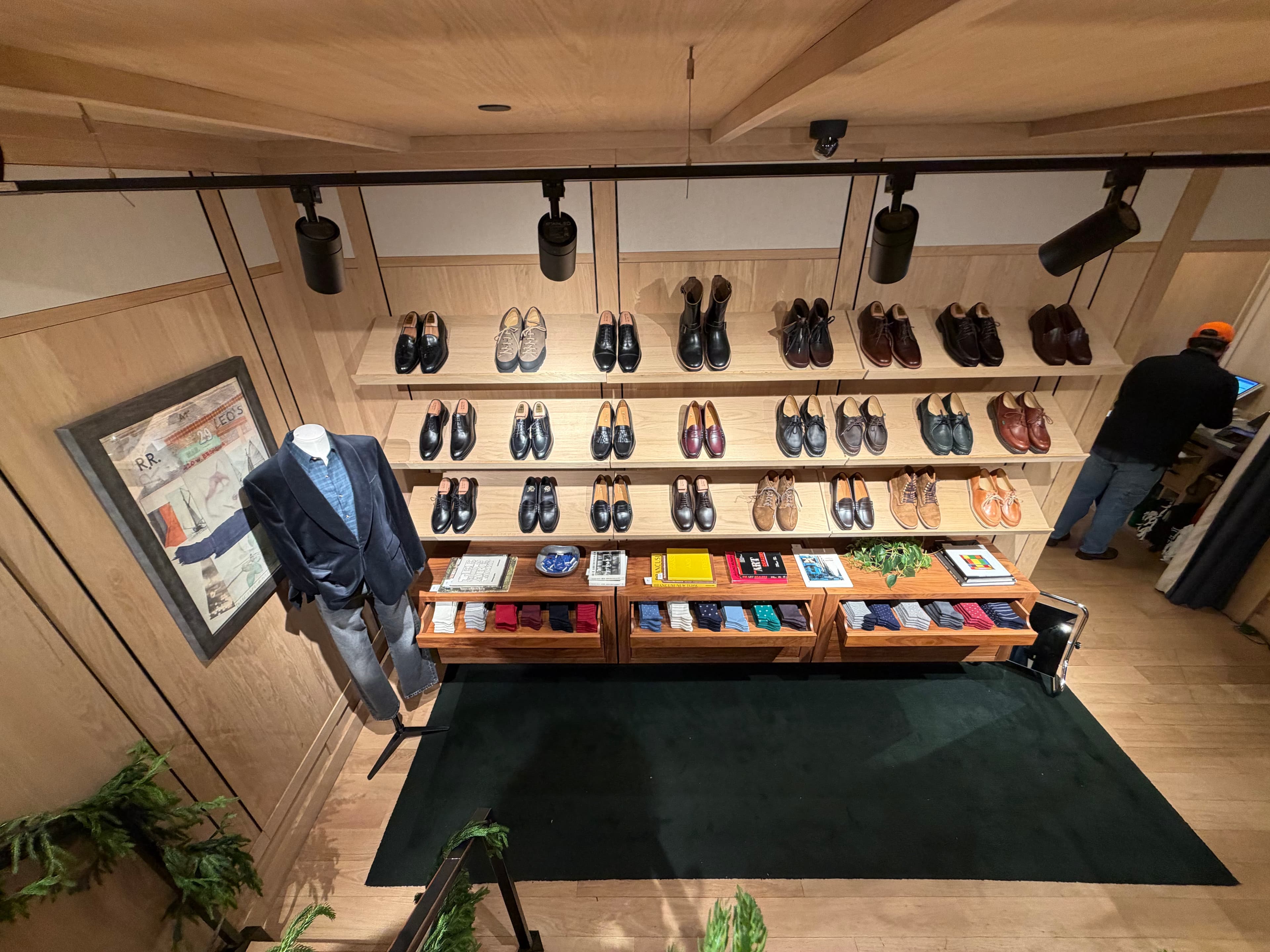 THE SHOE DISPLAY