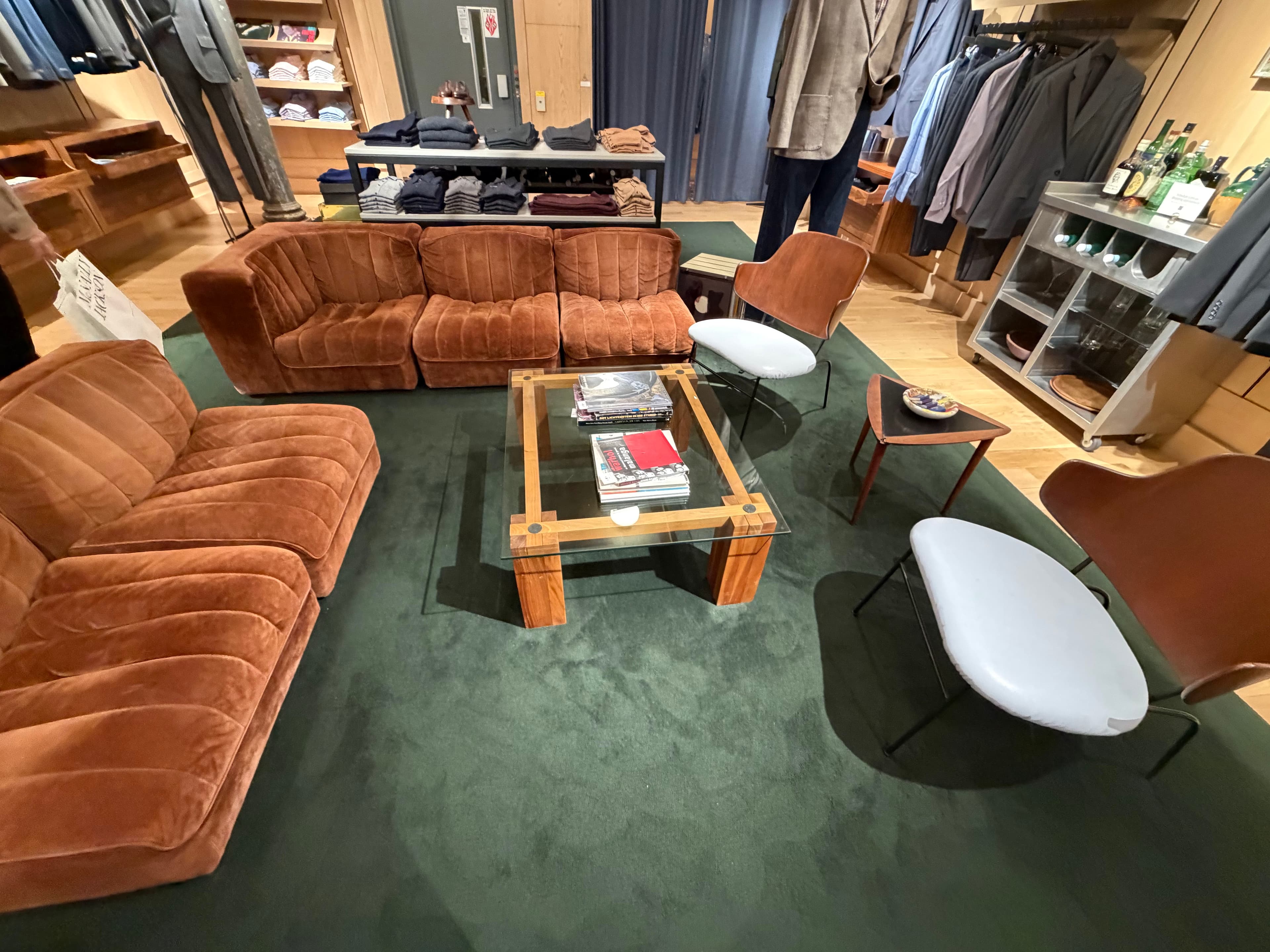 THE LOUNGE DISPLAY