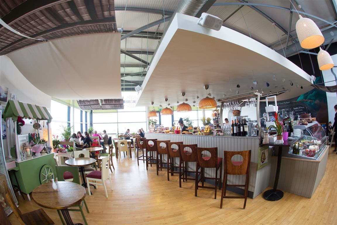 RESTAURANT INTERIOR