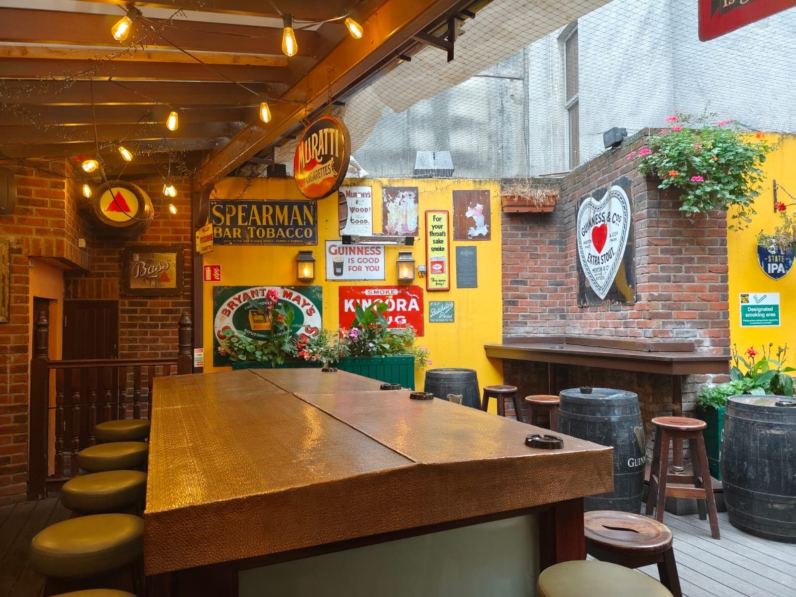 THE COURTYARD BAR