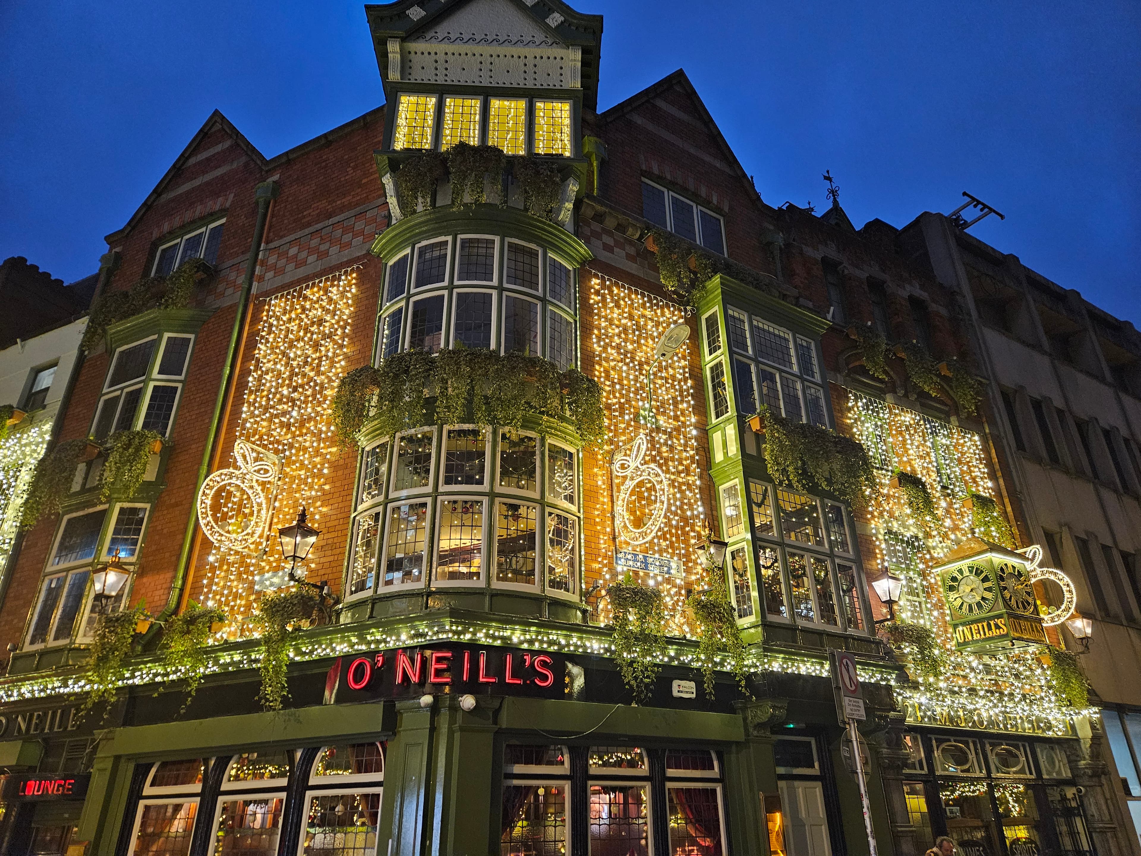LIT PUB EXTERIOR
