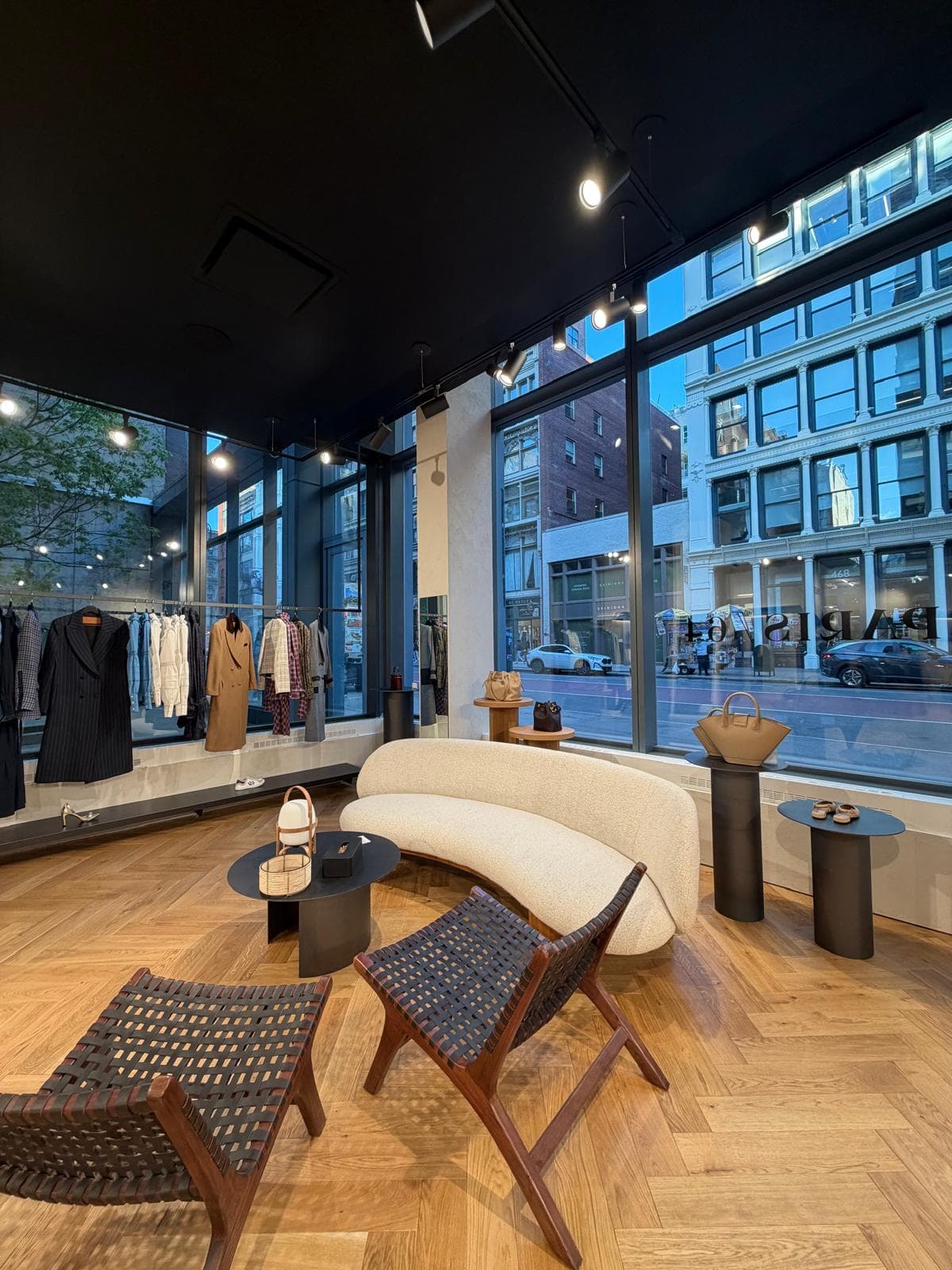 FLAGSHIP STORE INTERIOR