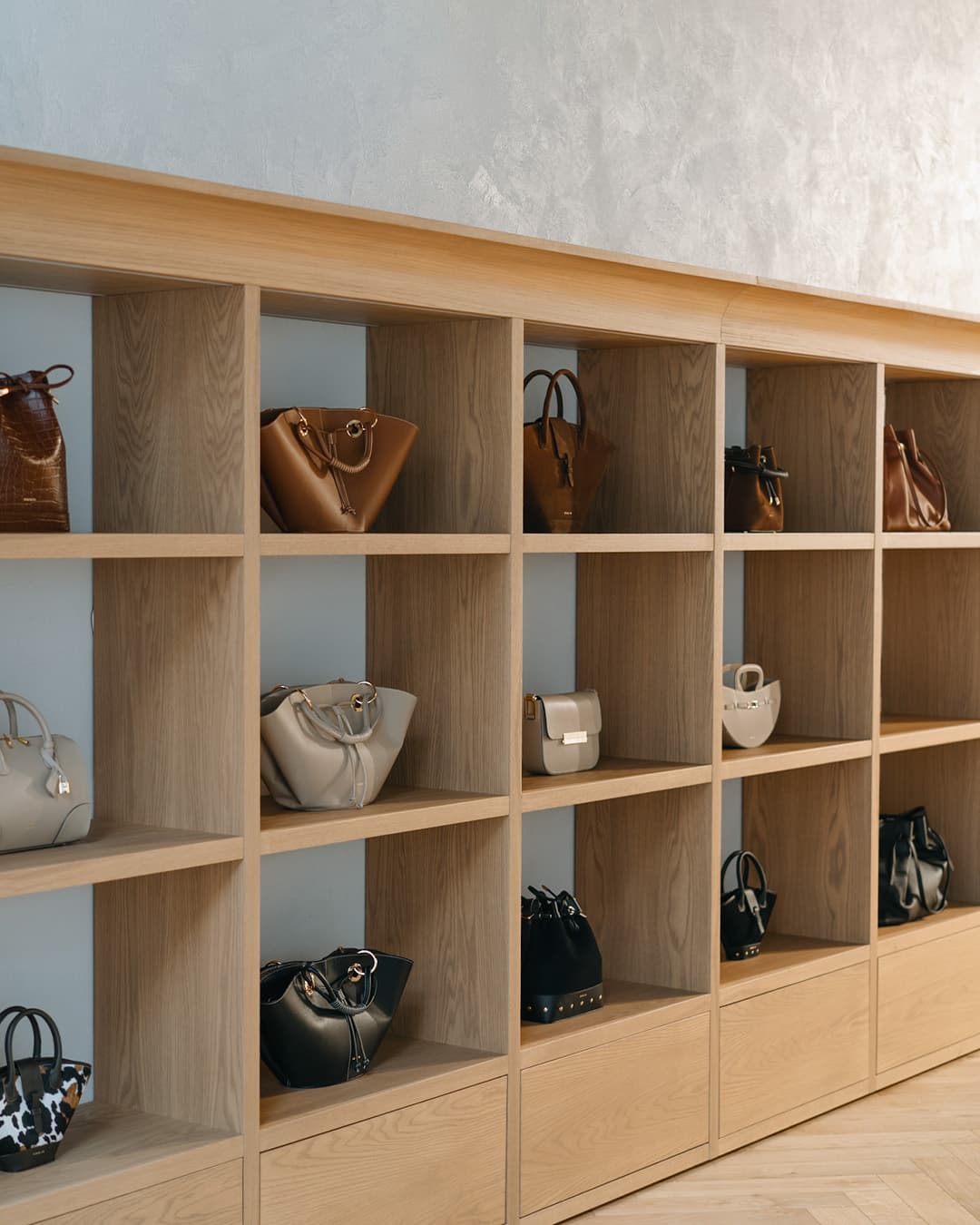 LEATHER BAG SHELVING